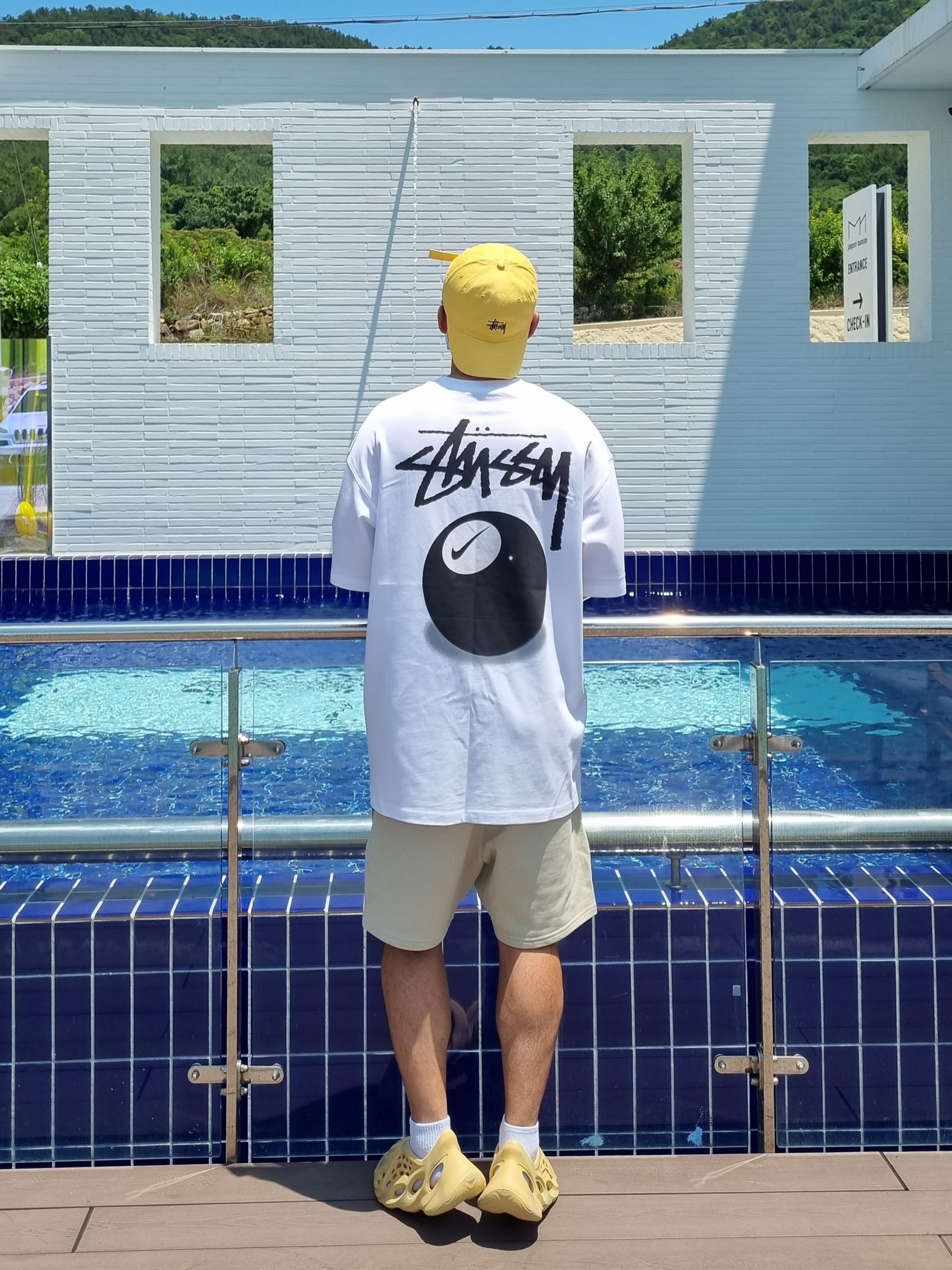 Nike x Stussy NRG FL SS 8 Ball T-Shirt White (DO9323-100), Stussy Polar Fleece Panel Runner Cap Highlighter 착용 스타일