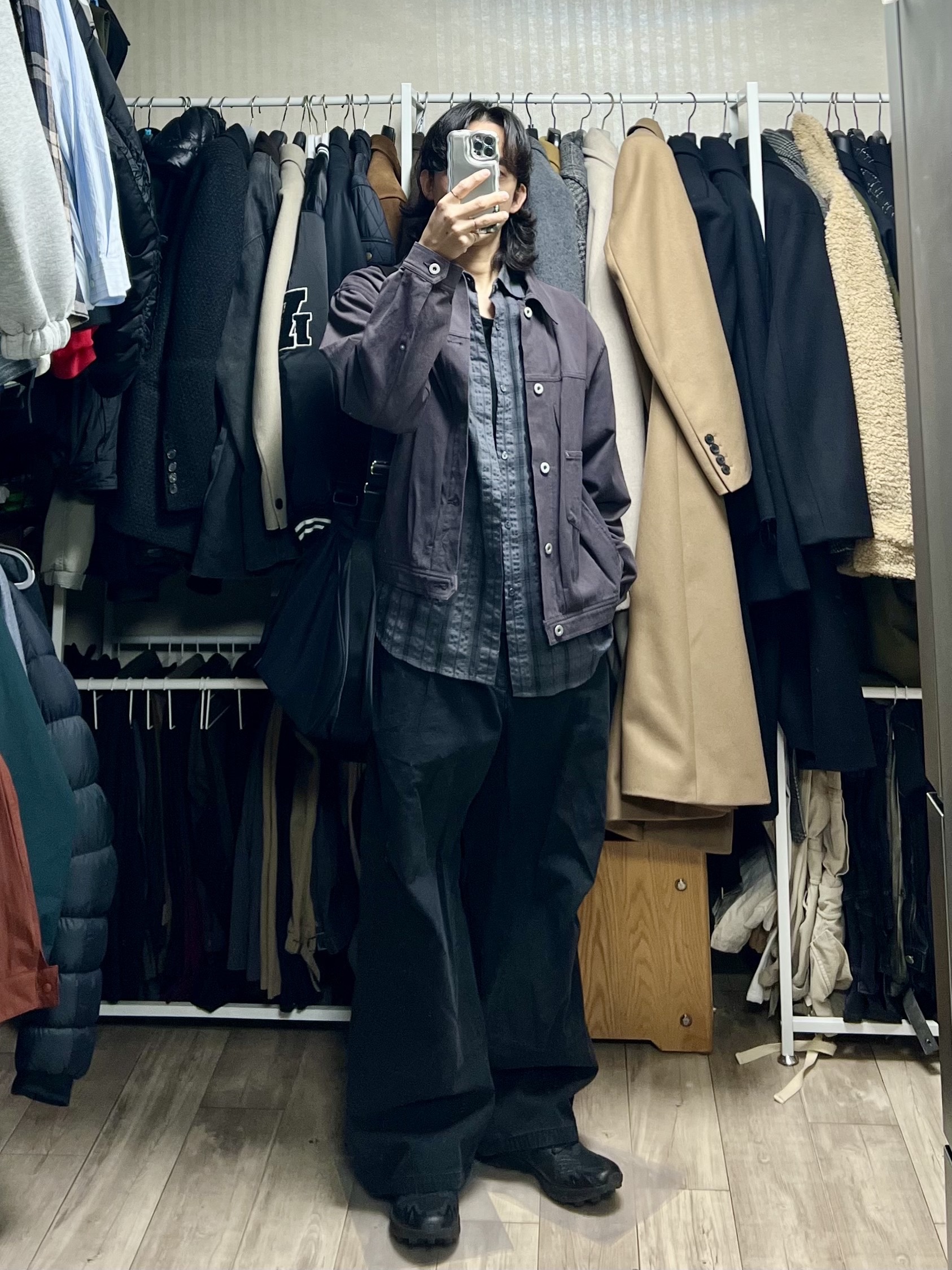 Salomon Cross ADV Black, Polyteru 3 Dart Chino Pants 1.3v Dark Charcoal Navy 착용 스타일
