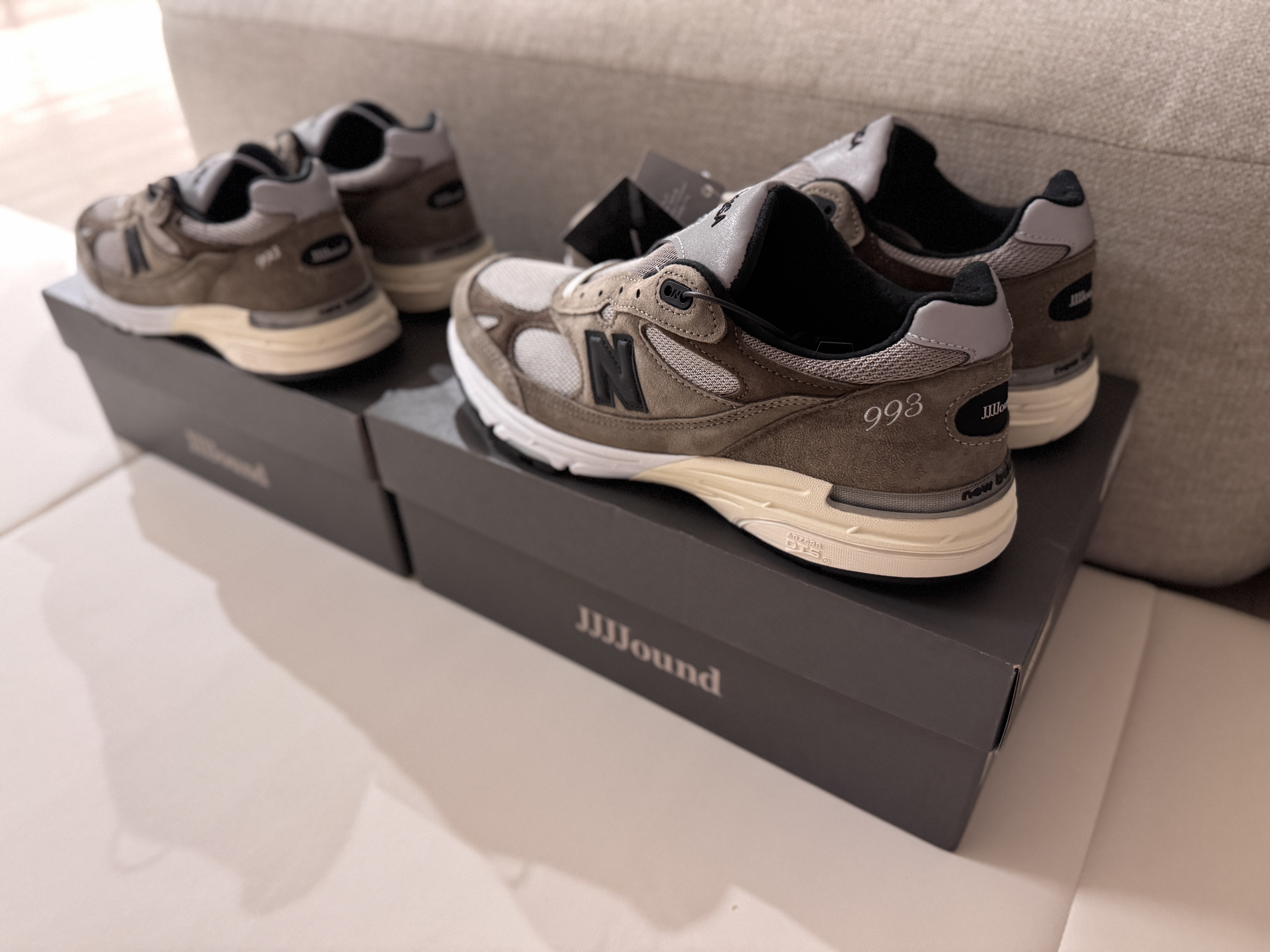 New Balance x JJJJound 993 Made in USA Mushroom White 착용 스타일 - 3
