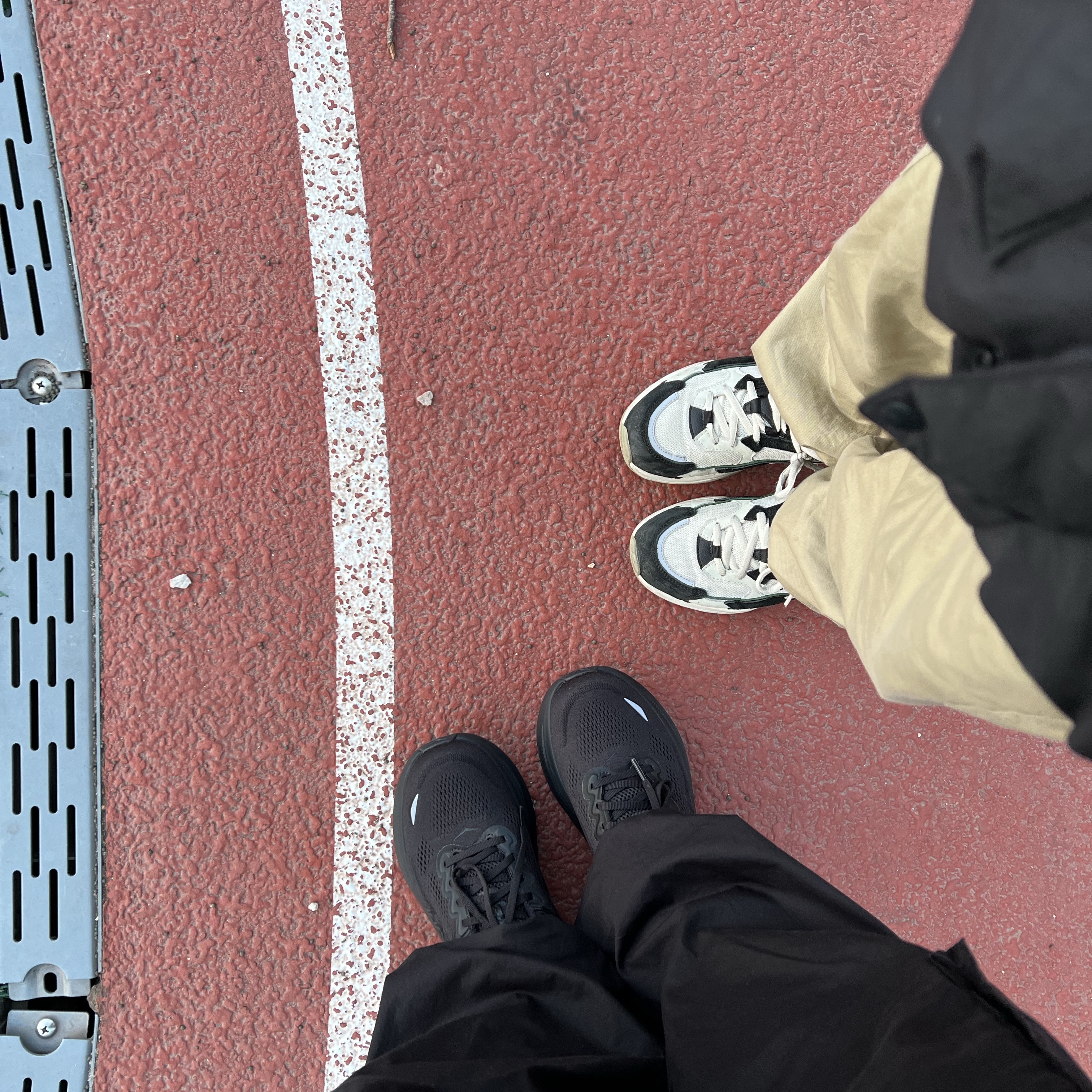 Hoka Bondi 9 Black - Wide 착용 스타일 - 1
