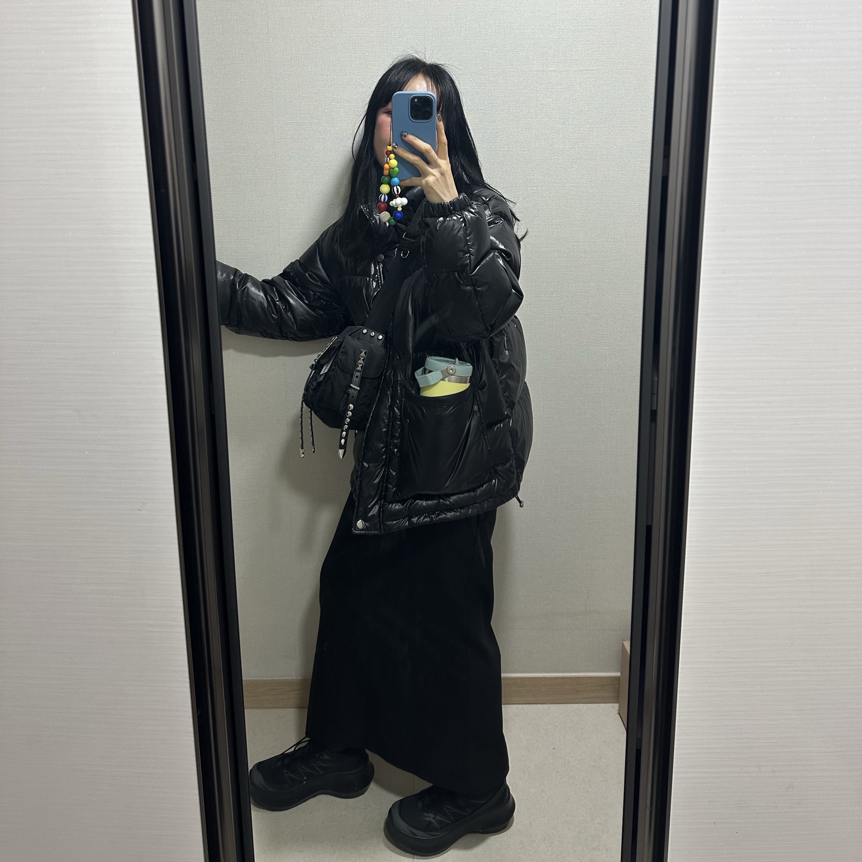 살로몬 x 꼼데가르송 XT-6 익스팬스 플랫폼 블랙 착용 스타일 - 2
