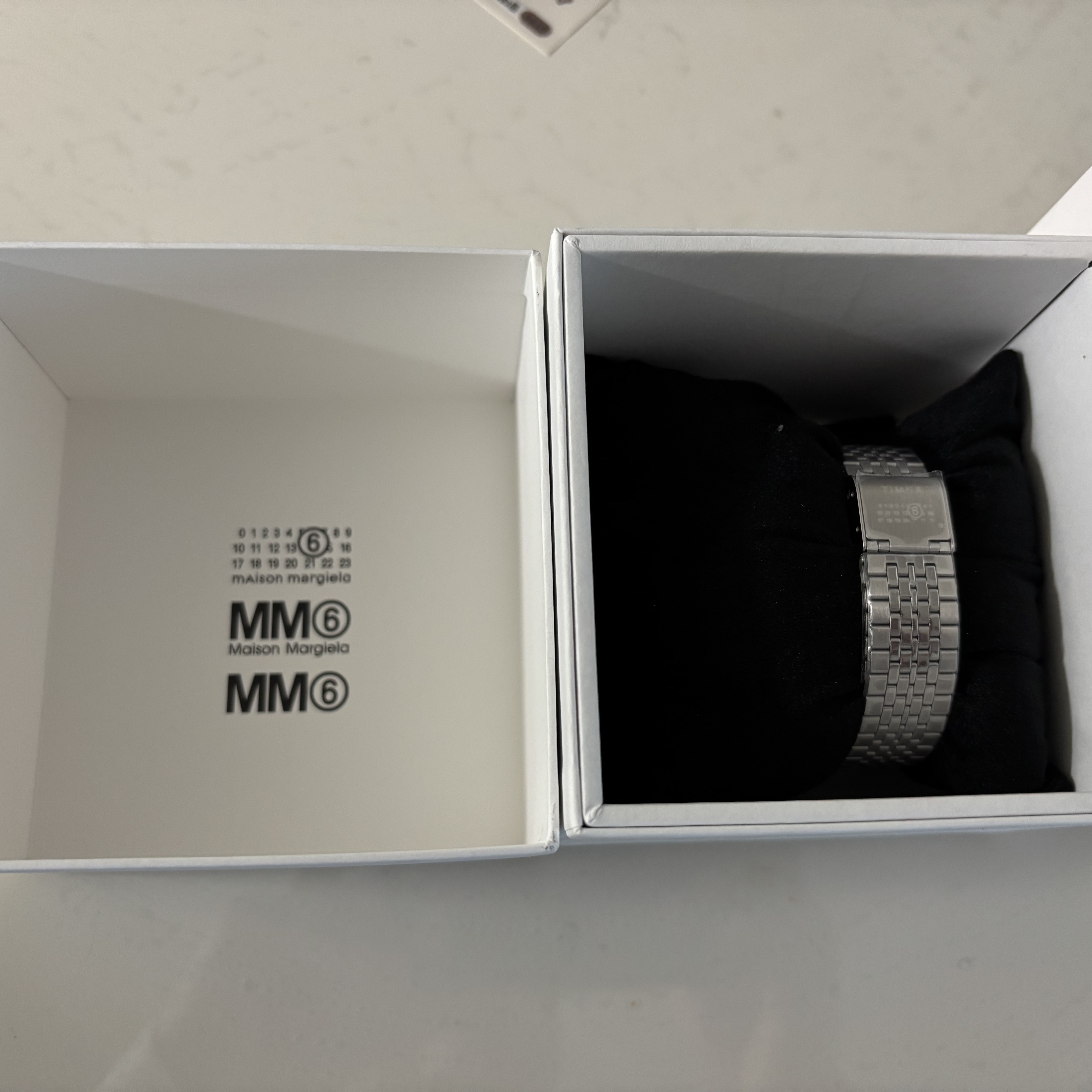 Timex x MM6 Maison Margiela T80 Gift Set w/ Extra Bracelet Stainless Steel 착용 스타일
