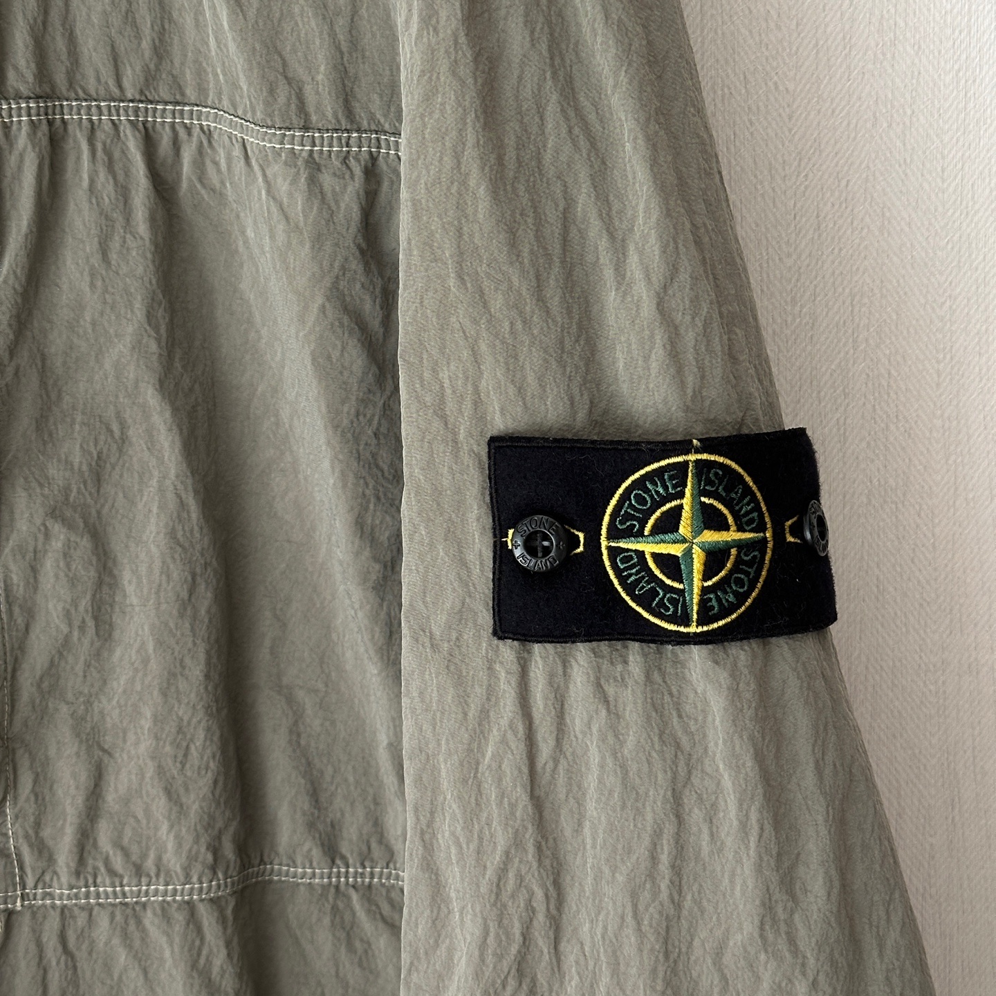 Stone Island 11819 Nylon Metal In Econyl Regenerated Nylon Overshirt Off White - 24FW 착용 스타일 - 2
