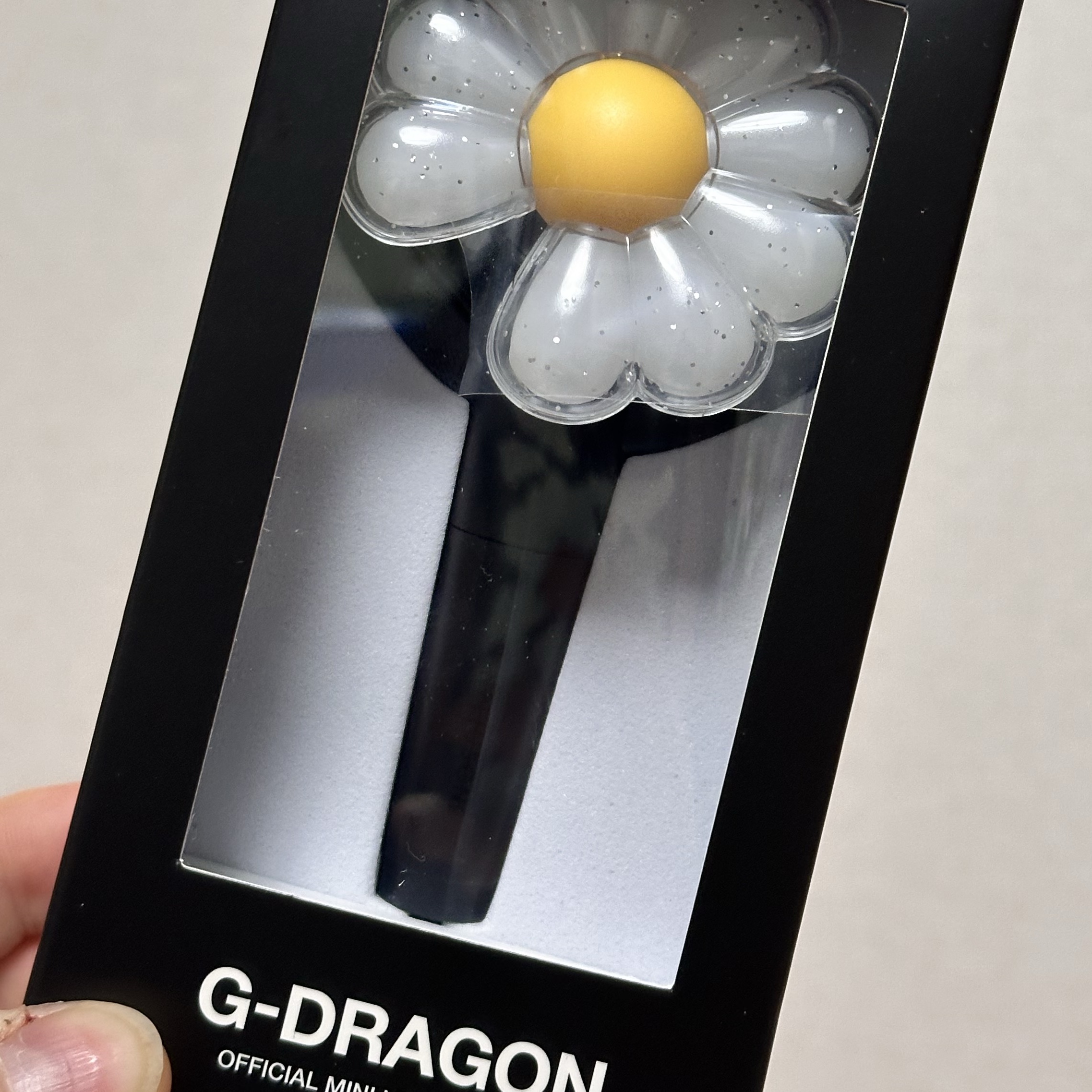 G-DRAGON Ubermensch Official Mini Light Keyring 착용 스타일