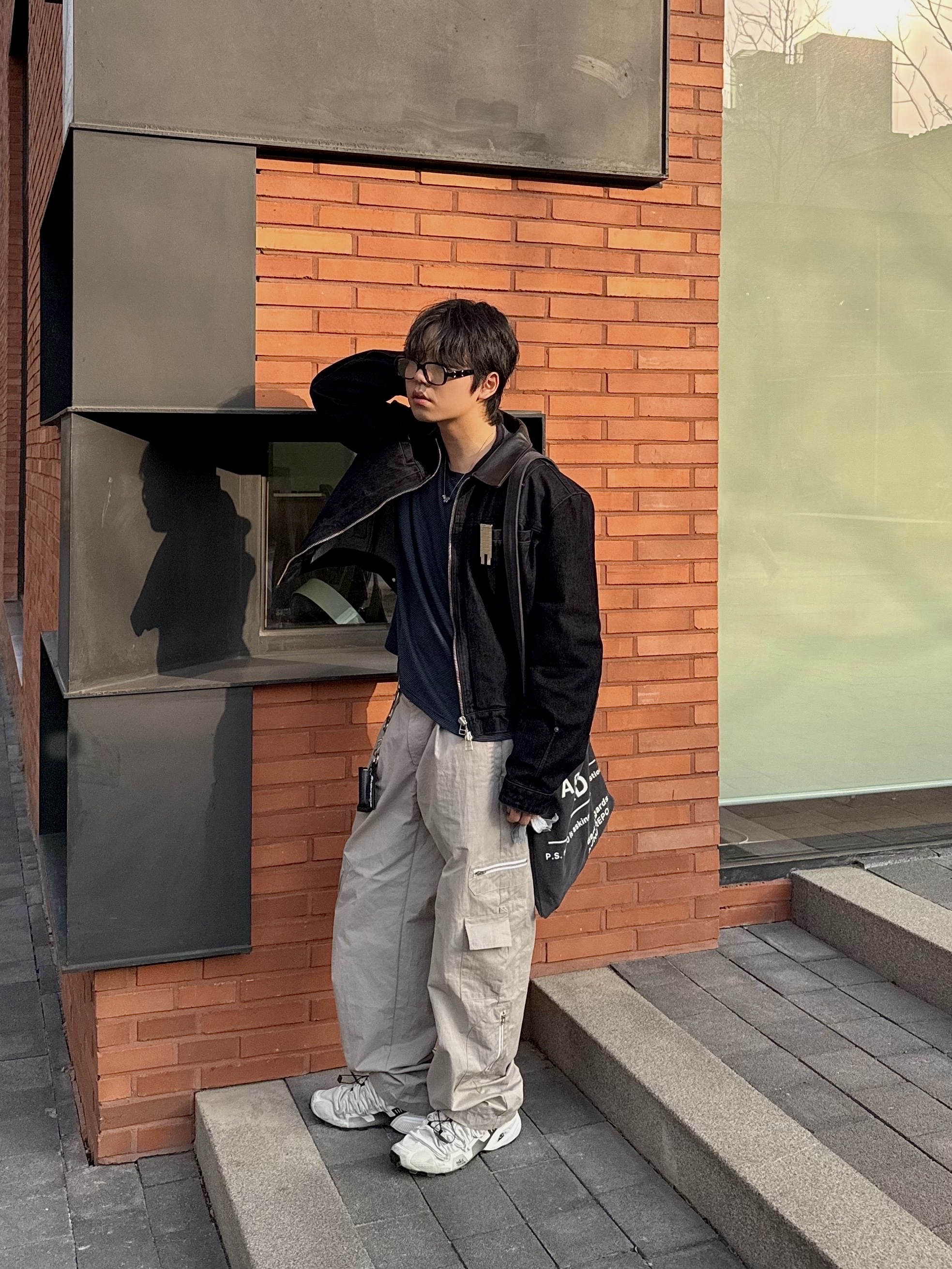 Salomon x Y/Project Speedcross 3 Dawn Blue Black, Hono Report Letter Bag Gray 착용 스타일 - 1