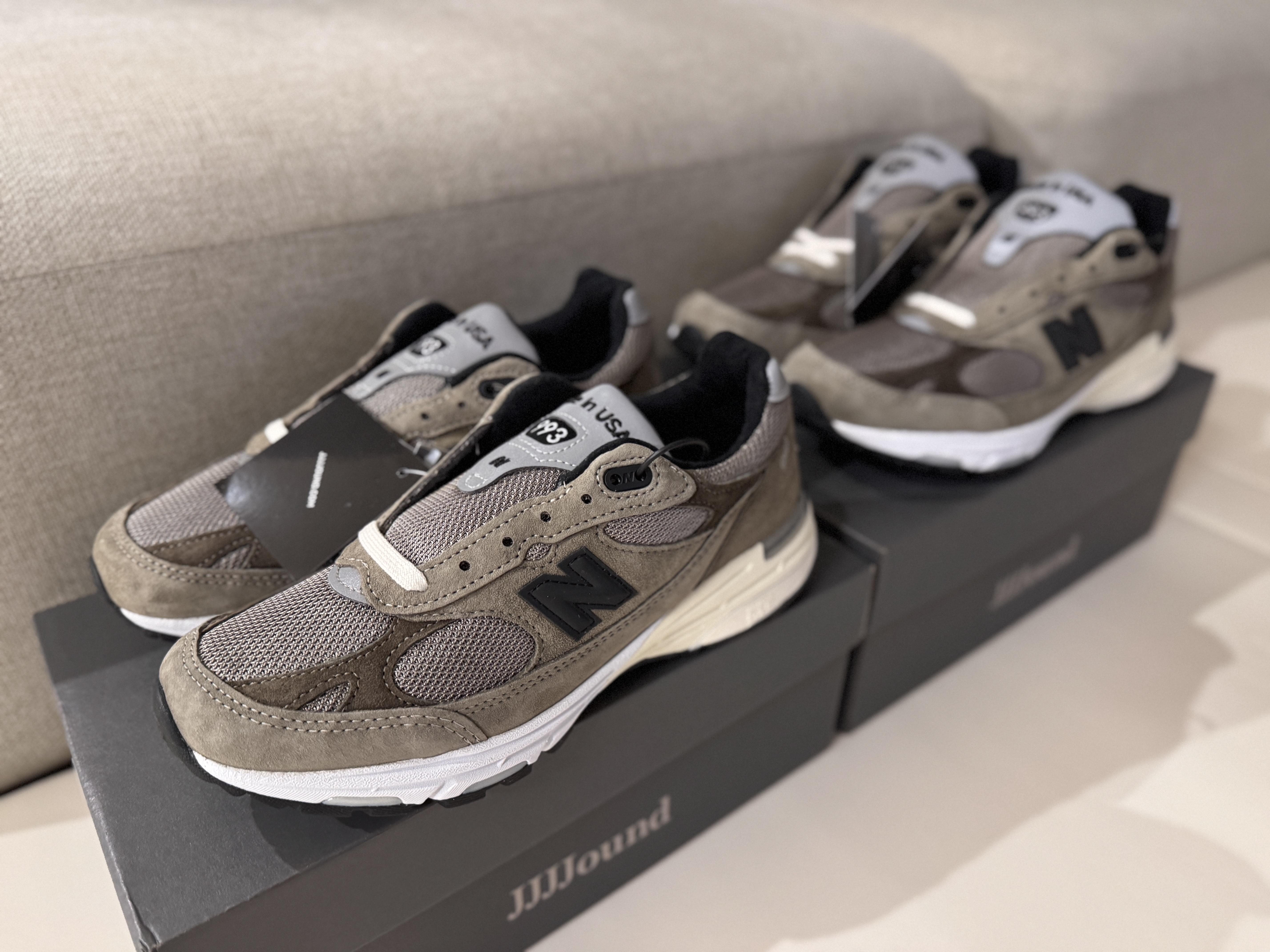 New Balance x JJJJound 993 Made in USA Mushroom White 착용 스타일 - 1