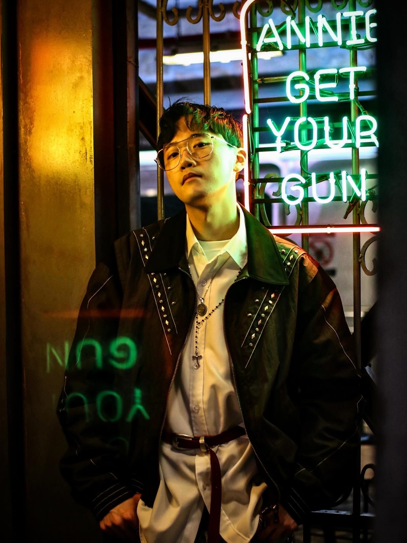 Matin Kim Western Style Belt Red, Nike x Martine Rose Shox MR4 Black Multi 착용 스타일 - 4