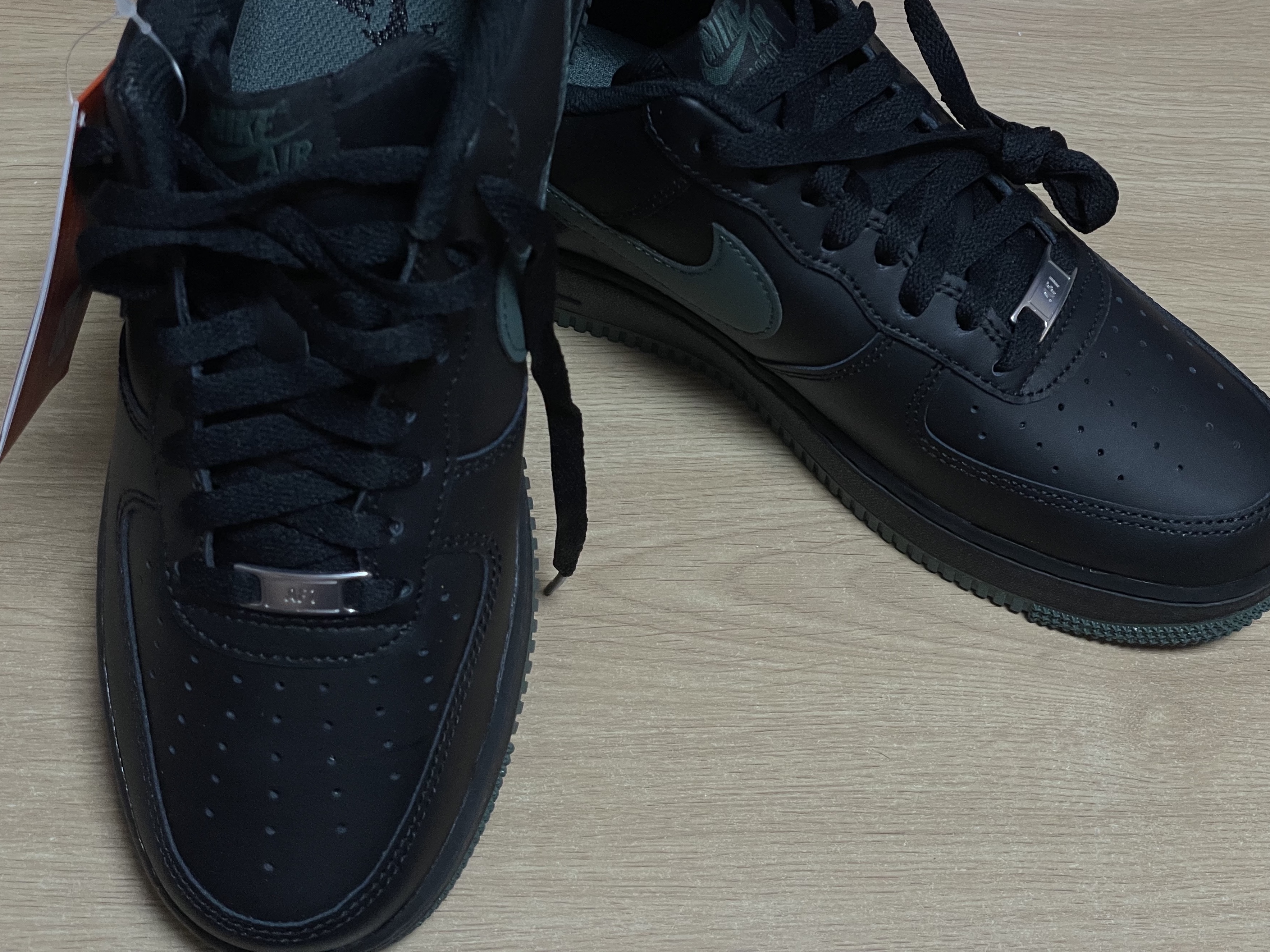 Nike Air Force 1 '07 Black Vintage Green 착용 스타일 - 2