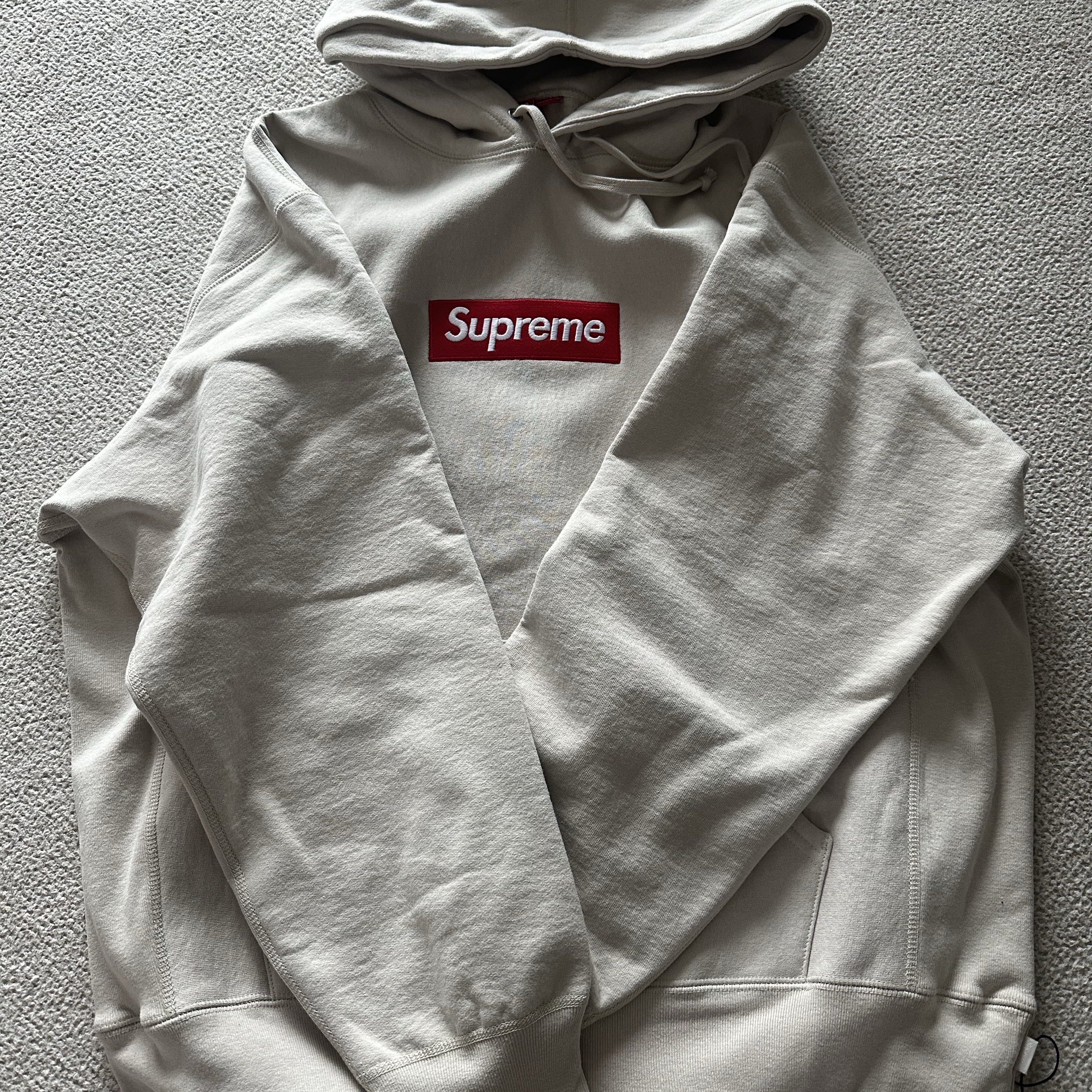 Supreme Box Logo Hooded Sweatshirt Stone - 24FW 착용 스타일
