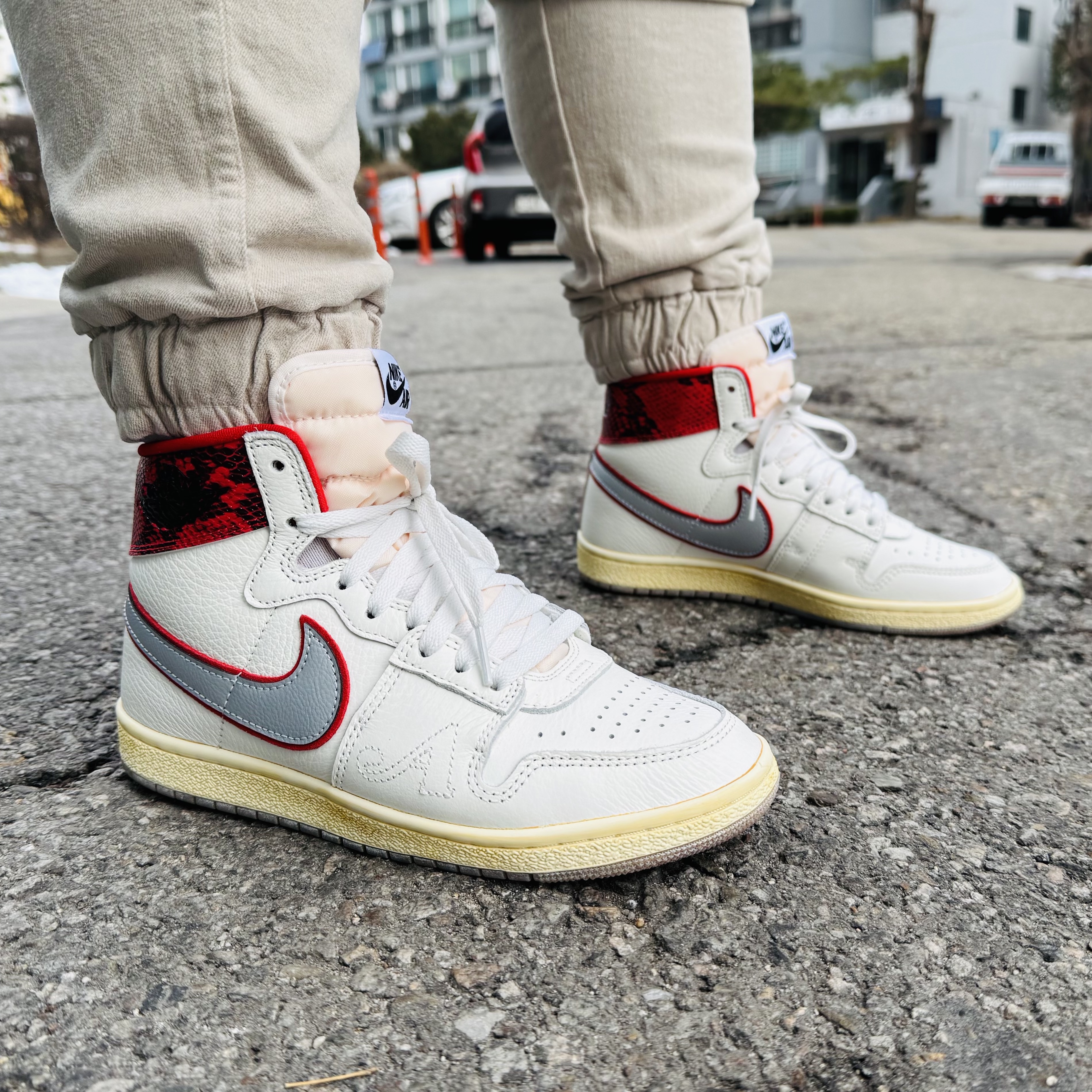 Jordan x Awake NY Air Ship PE SP Sail University Red 착용 스타일