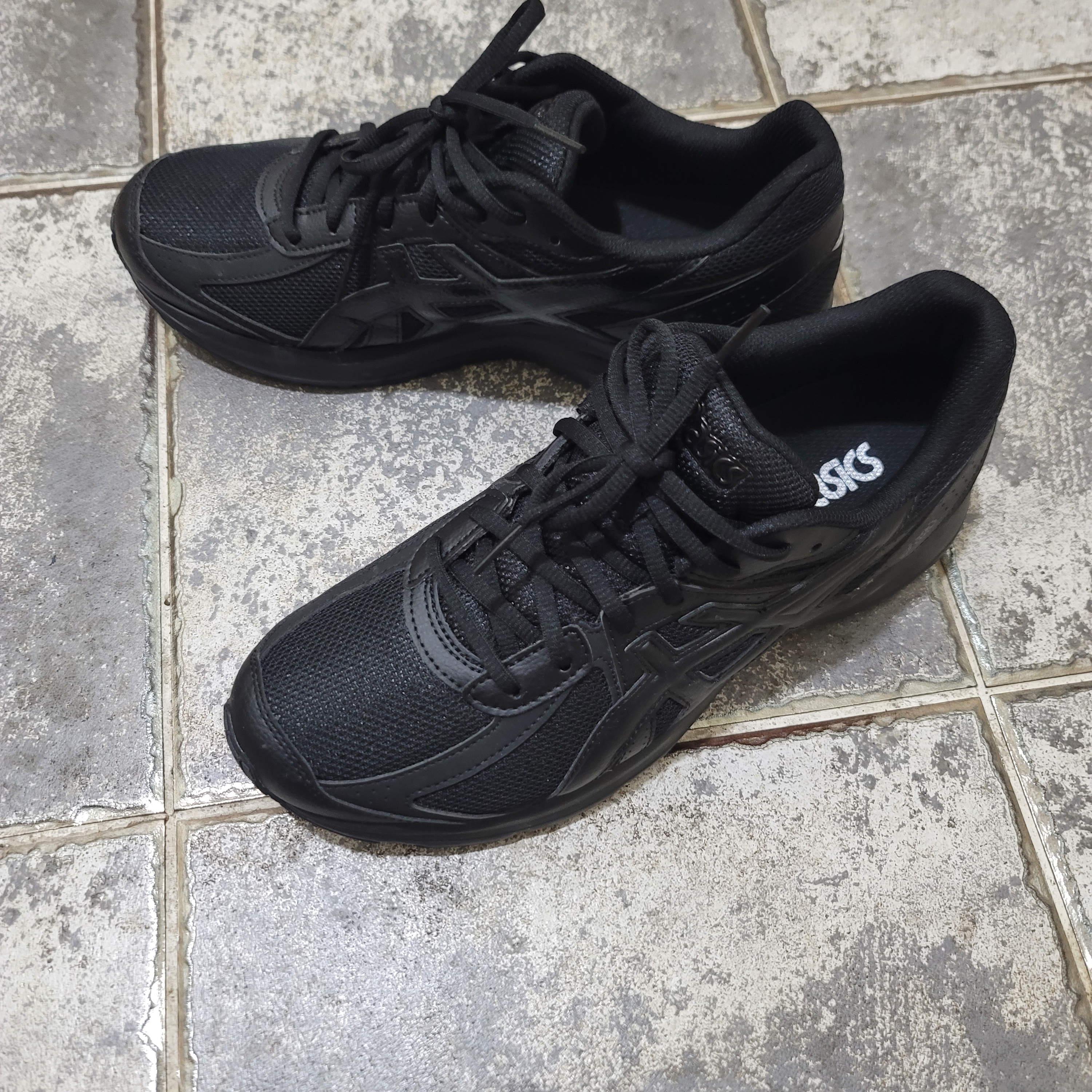 Asics Jog 100 S Black - 2E Wide 착용 스타일