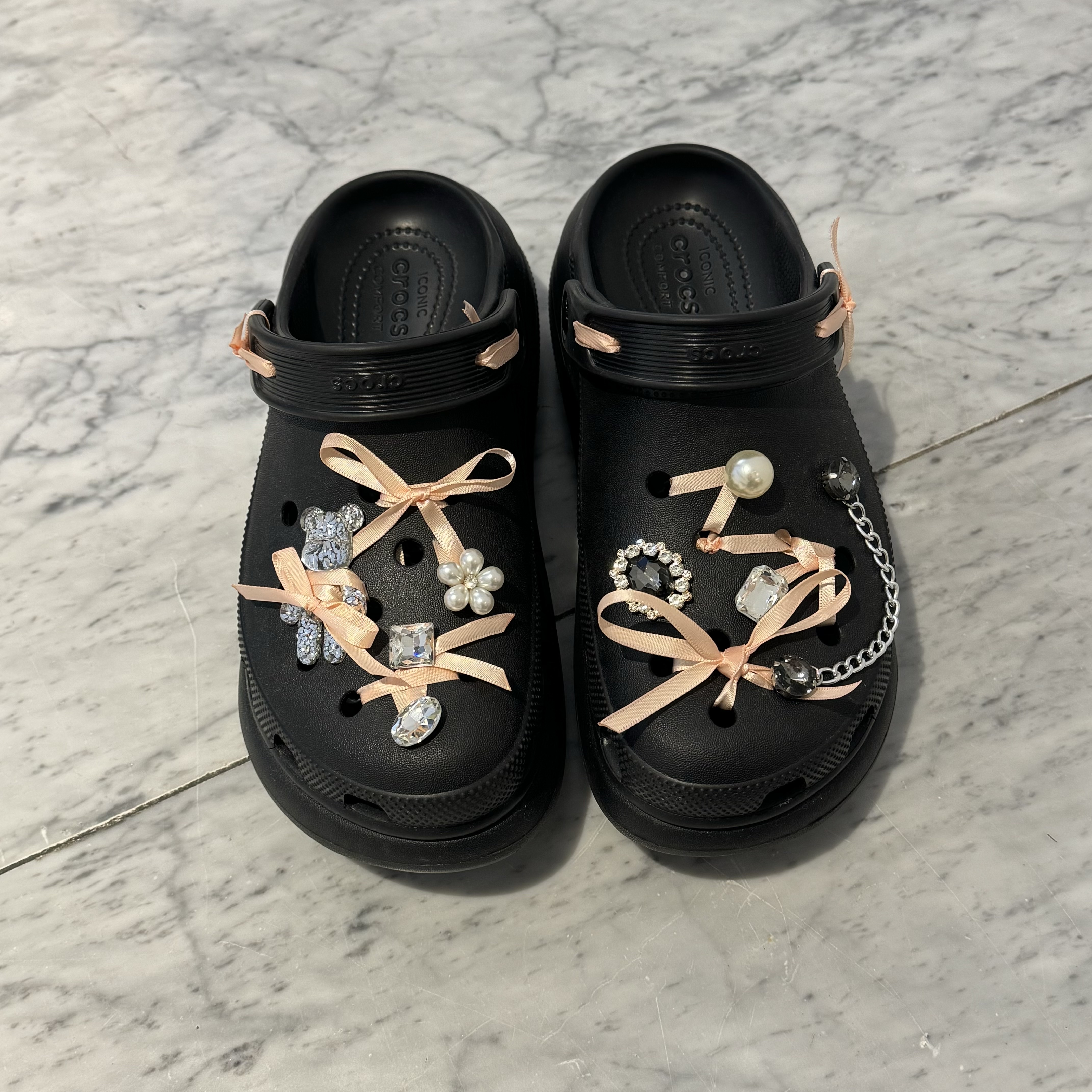 Crocs Classic Crush Clog Black, (W) Crocs Classic Platform Clog Black 착용 스타일