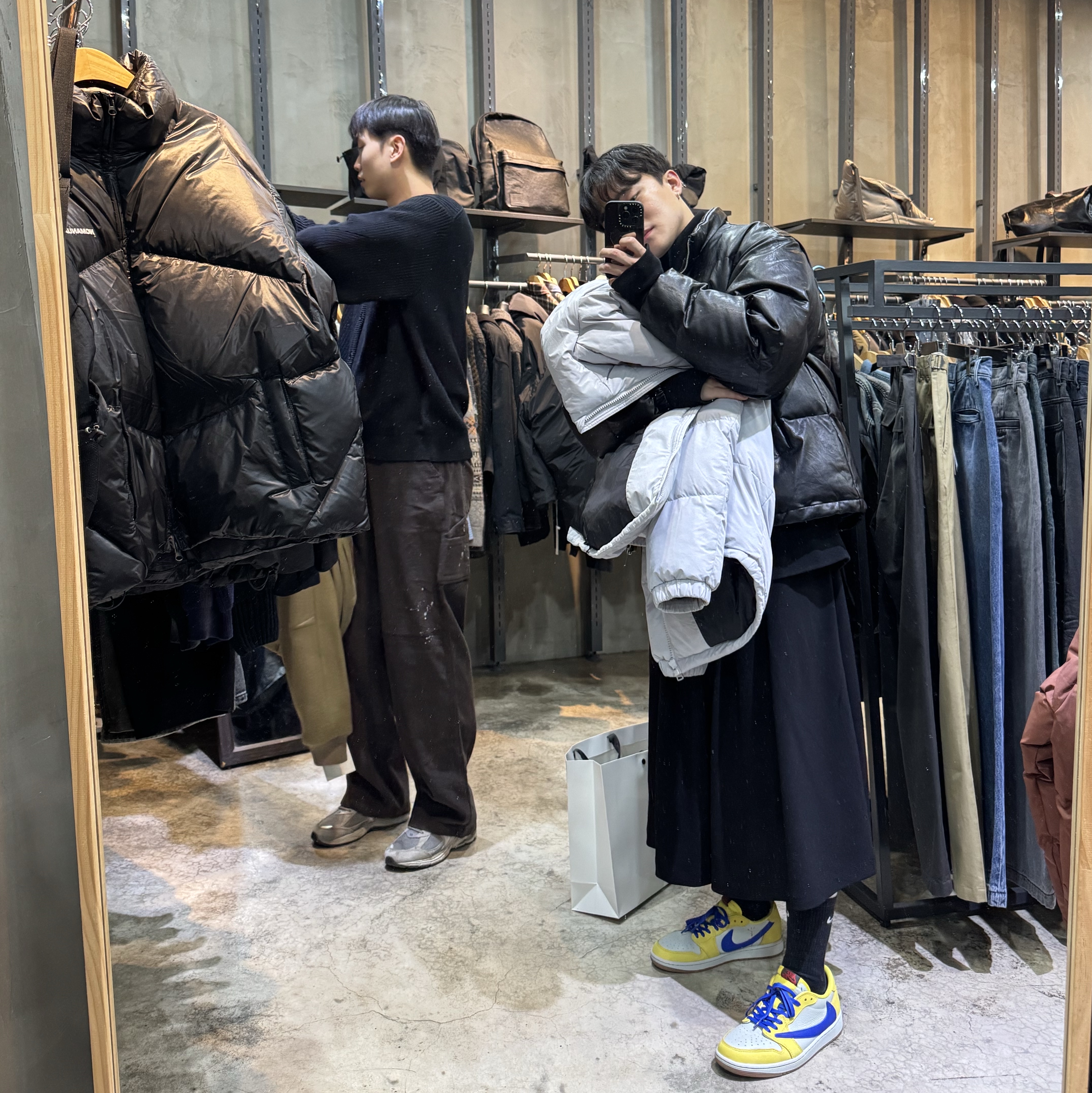 (W) Jordan 1 x Travis Scott Retro Low OG SP Canary 착용 스타일