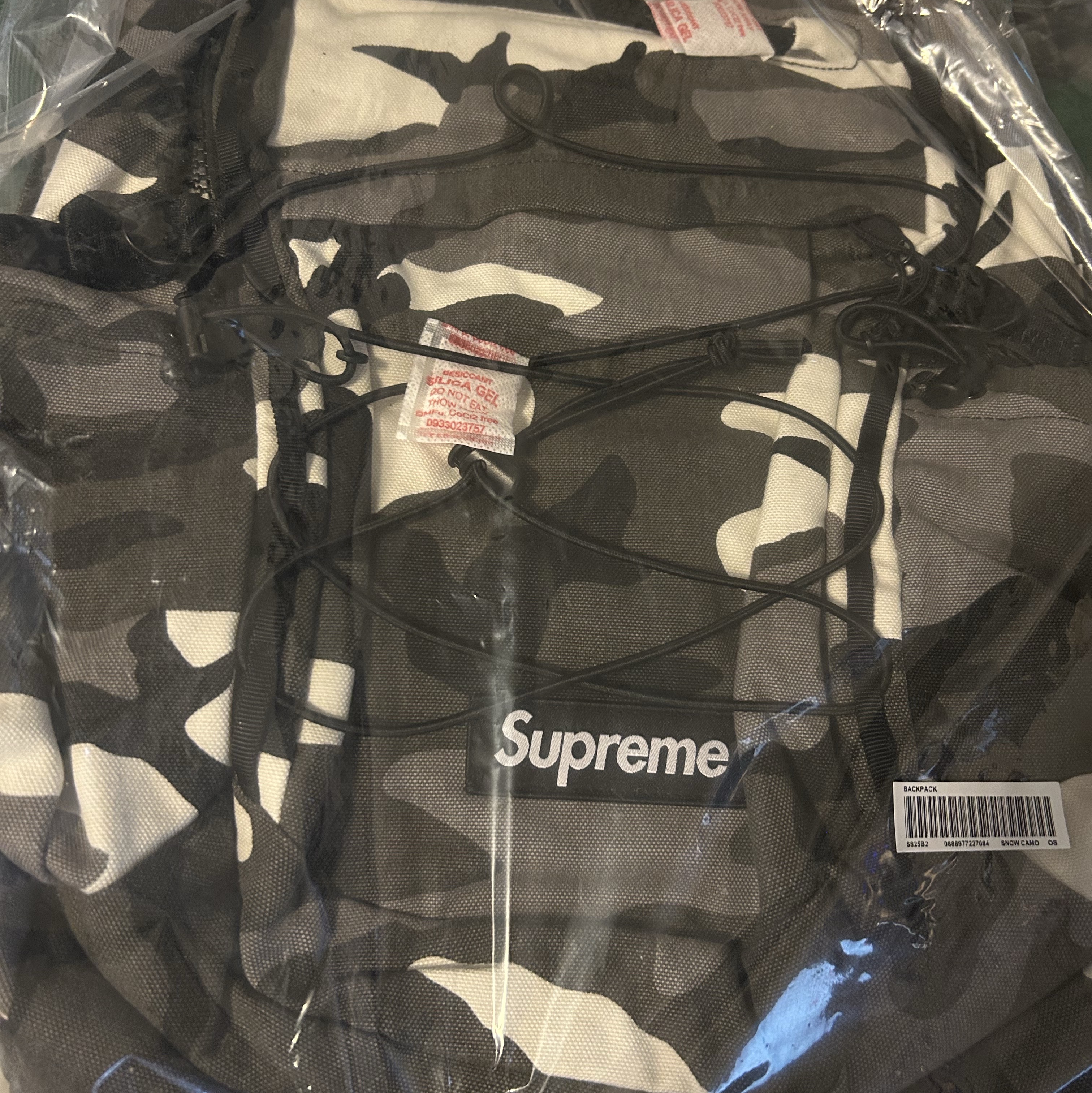 Supreme Backpack Snow Camo - 25SS 착용 스타일