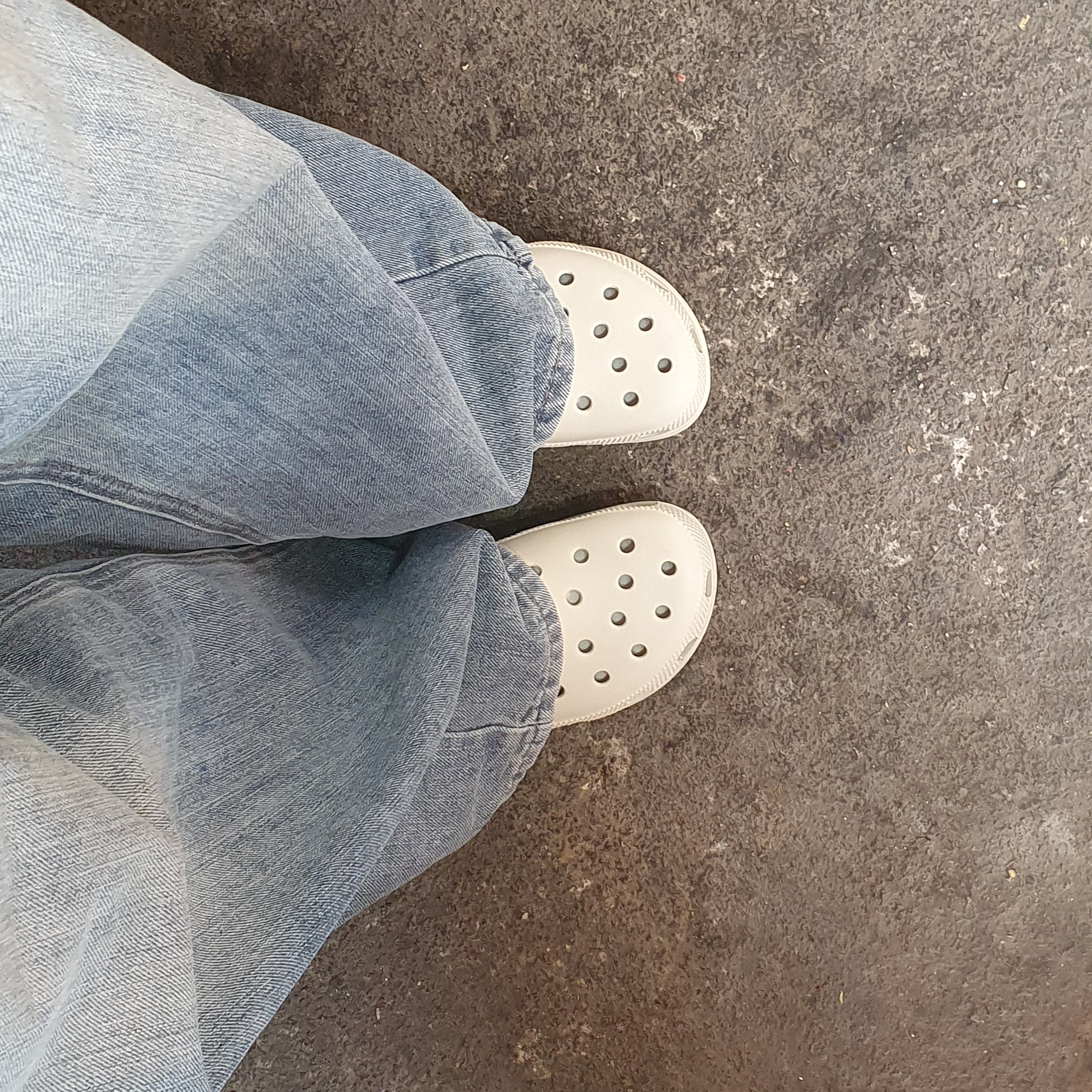 (W) Crocs Classic Platform Clog Bone 착용 스타일 - 1