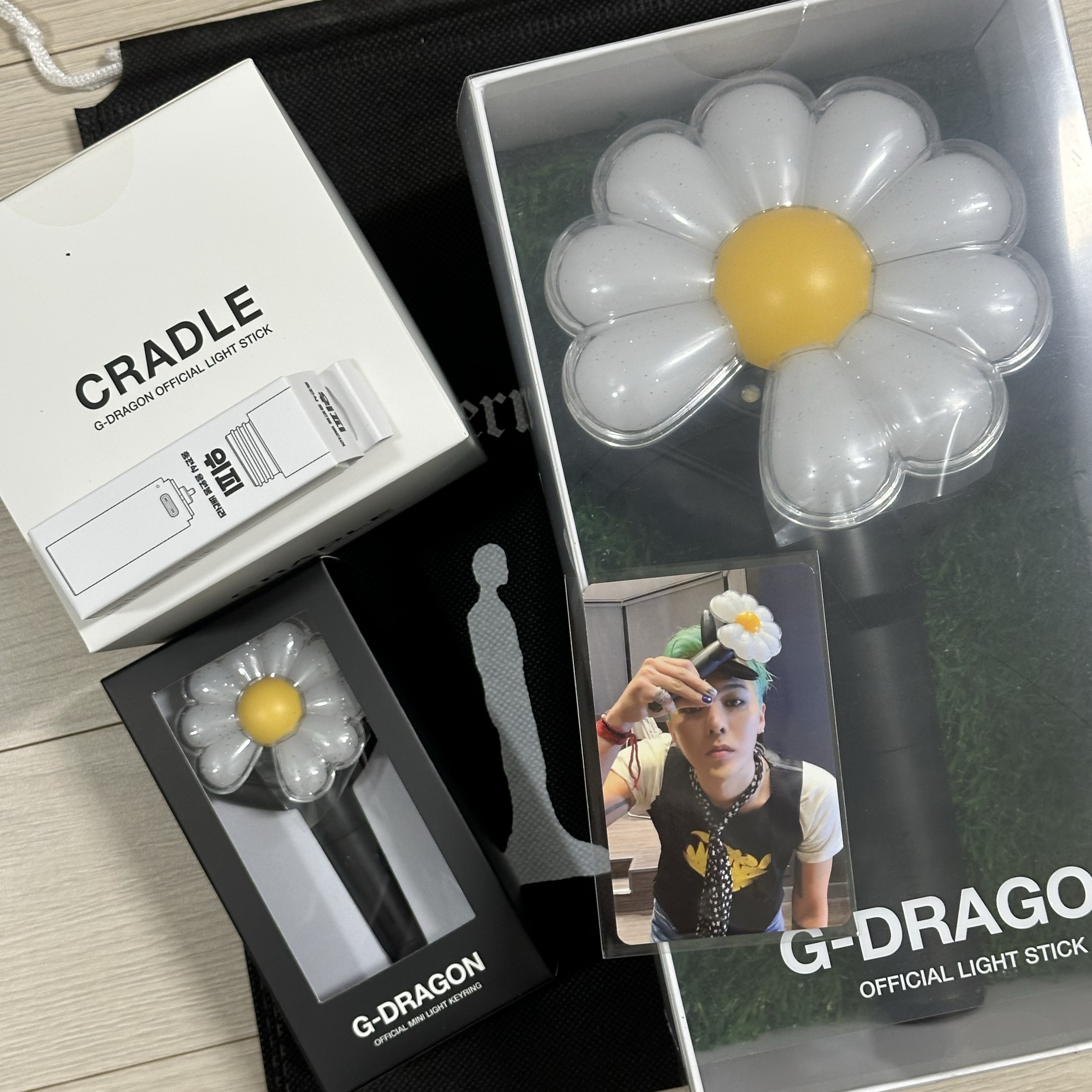 G-DRAGON Power Ball Cap White, G-DRAGON Ubermensch Official Light Stick μ°©μ© μ€νμΌ - 4