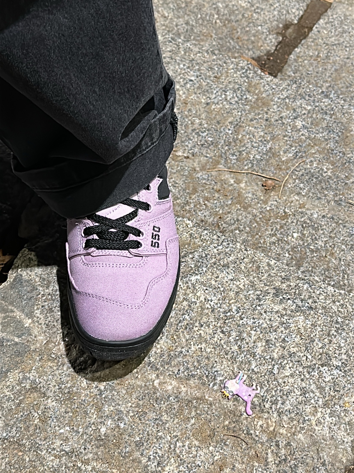 New Balance x Thisisneverthat 550 Lavender Black, Porter Tanker 2Way Briefcase Black 착용 스타일 - 2