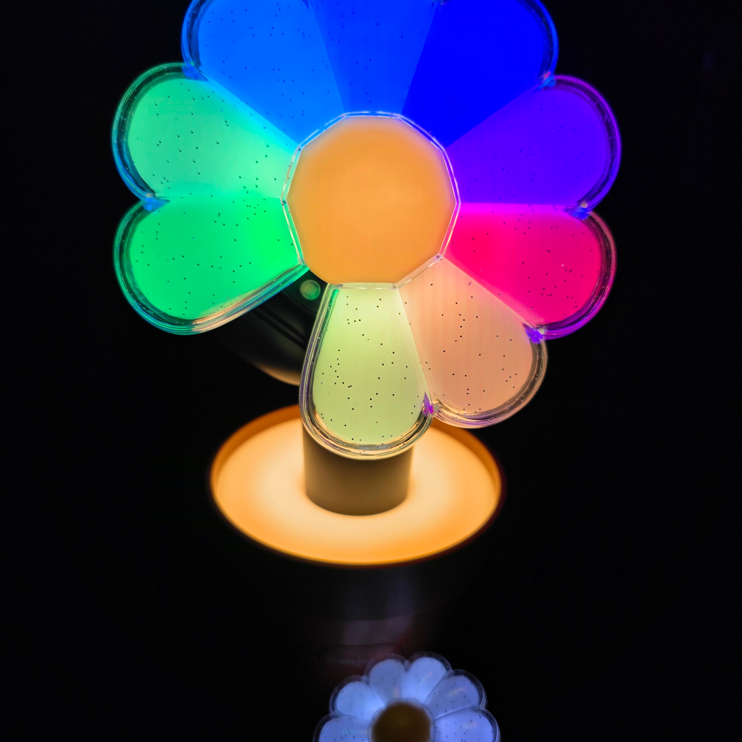 G-DRAGON Ubermensch Official Mini Light Keyring, G-DRAGON Ubermensch Official Light Stick Cradle 착용 스타일 - 2