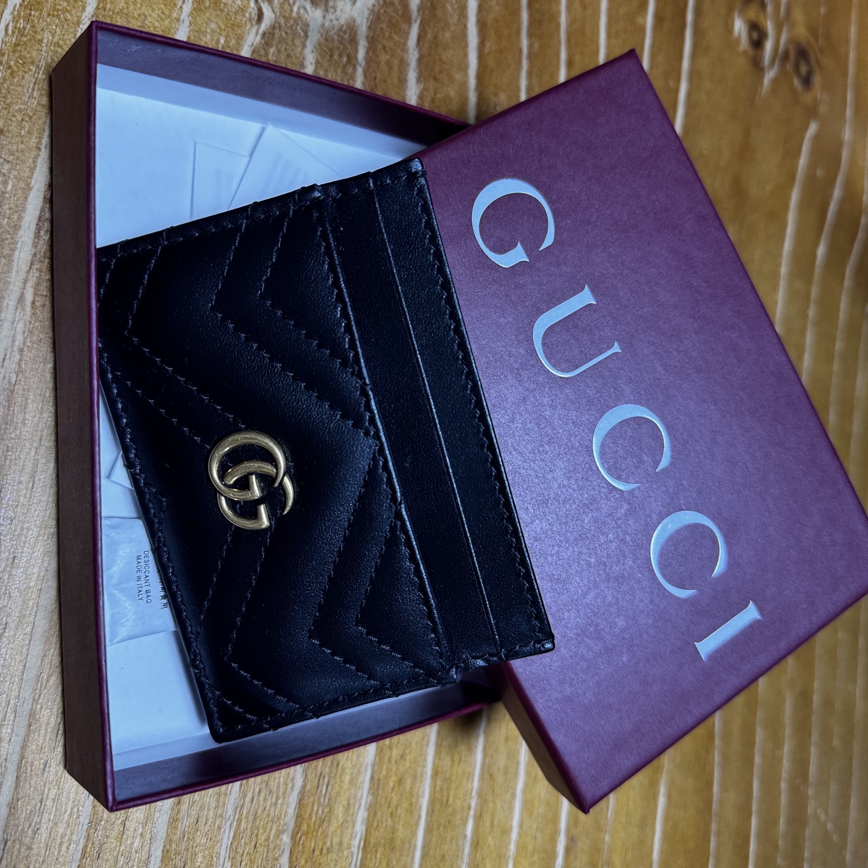 Gucci GG Marmont Card Case Black 착용 스타일