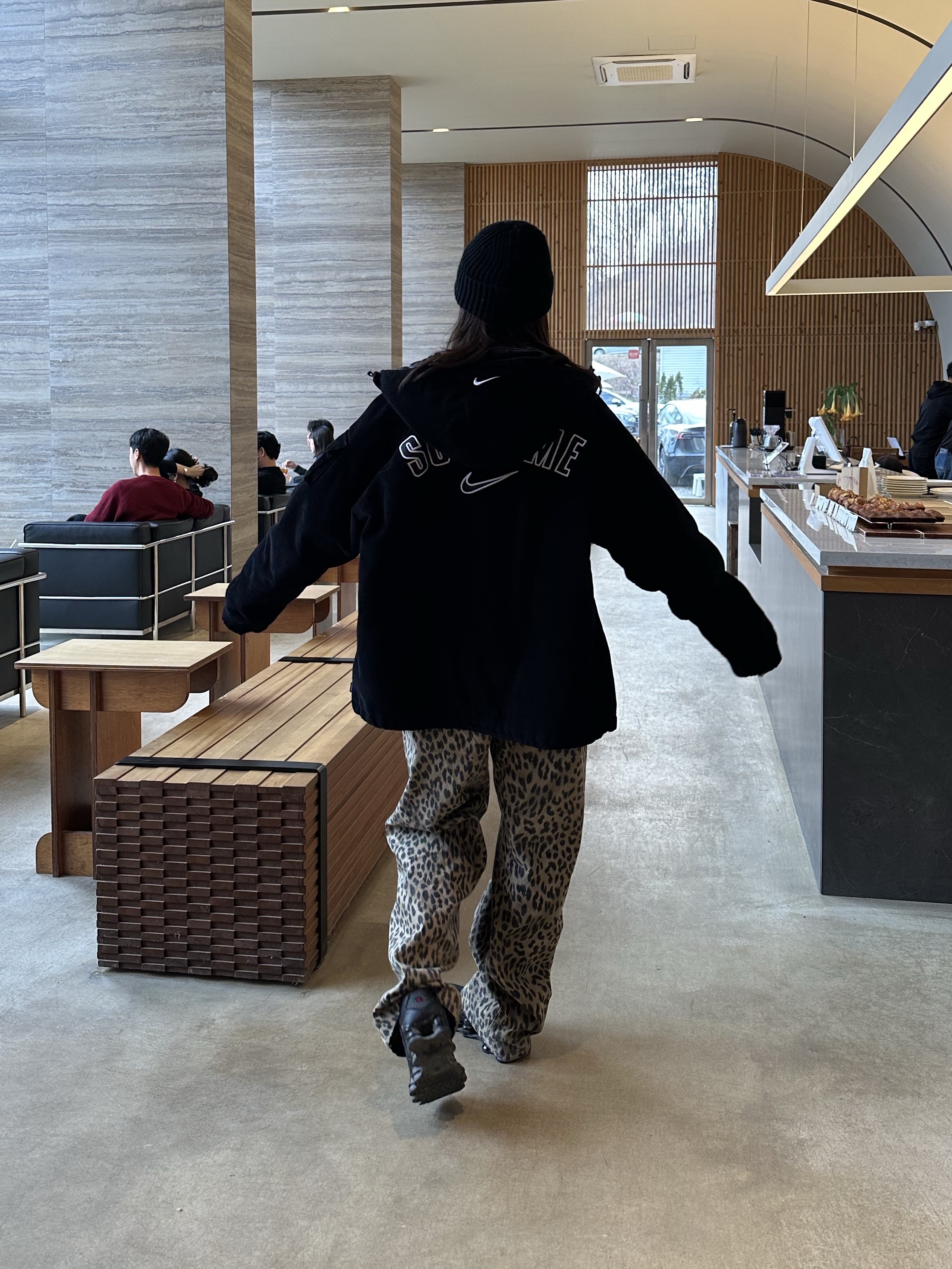 C.P. Company Extra Fine Merino Wool Goggle Beanie Black - 24FW, (W) Nike Shox TL Black and Max Orange 착용 스타일 - 3