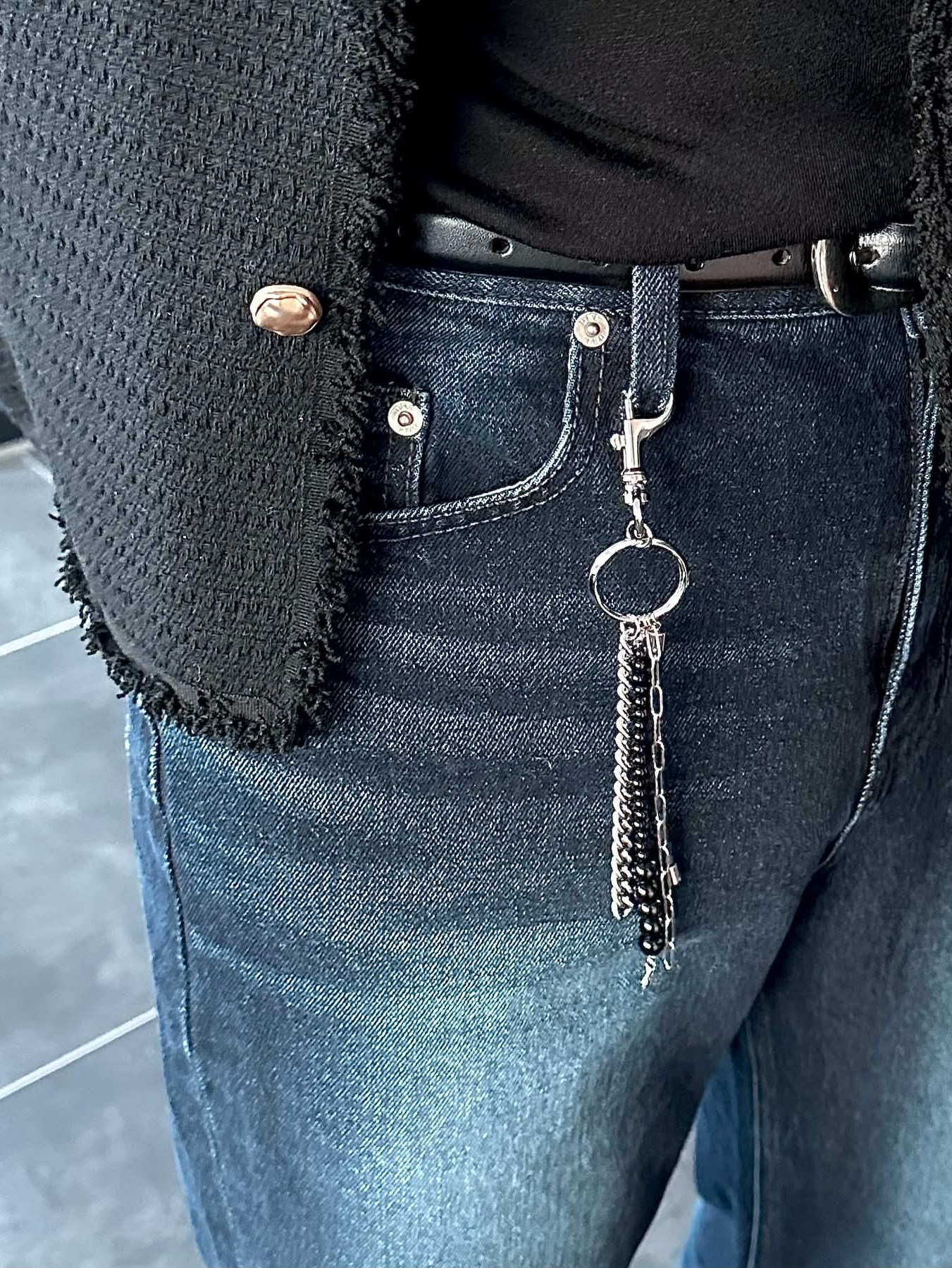 Michael Kors Jet Set Large Saffiano Leather Crossbody Bag Black, (W) Swarovski Iconic Swan Pendant Medium Black Rhodium Plated 착용 스타일 - 10
