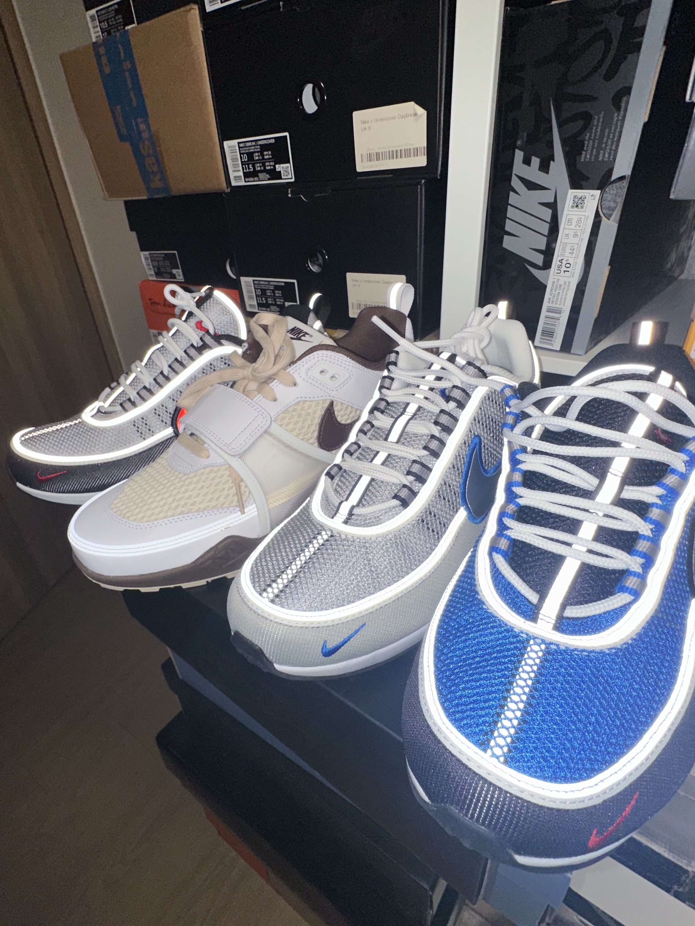 Nike Air Zoom Spiridon Metallic Silver and Sport Red 2024, Nike x Travis Scott Zoom Field Jaxx White and Light Chocolate 착용 스타일 - 1