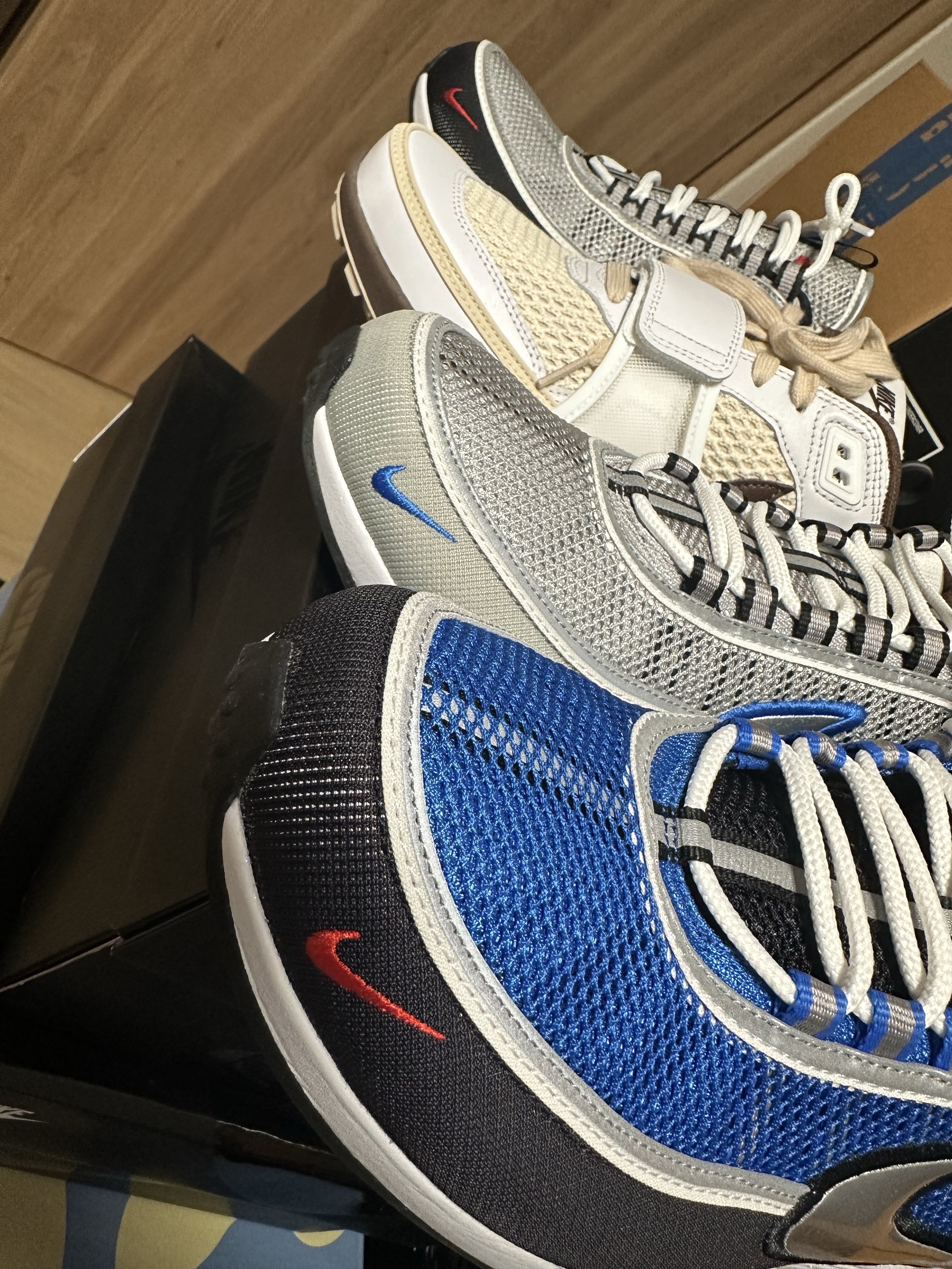 Nike Air Zoom Spiridon Metallic Silver and Sport Red 2024, Nike x Travis Scott Zoom Field Jaxx White and Light Chocolate 착용 스타일 - 2