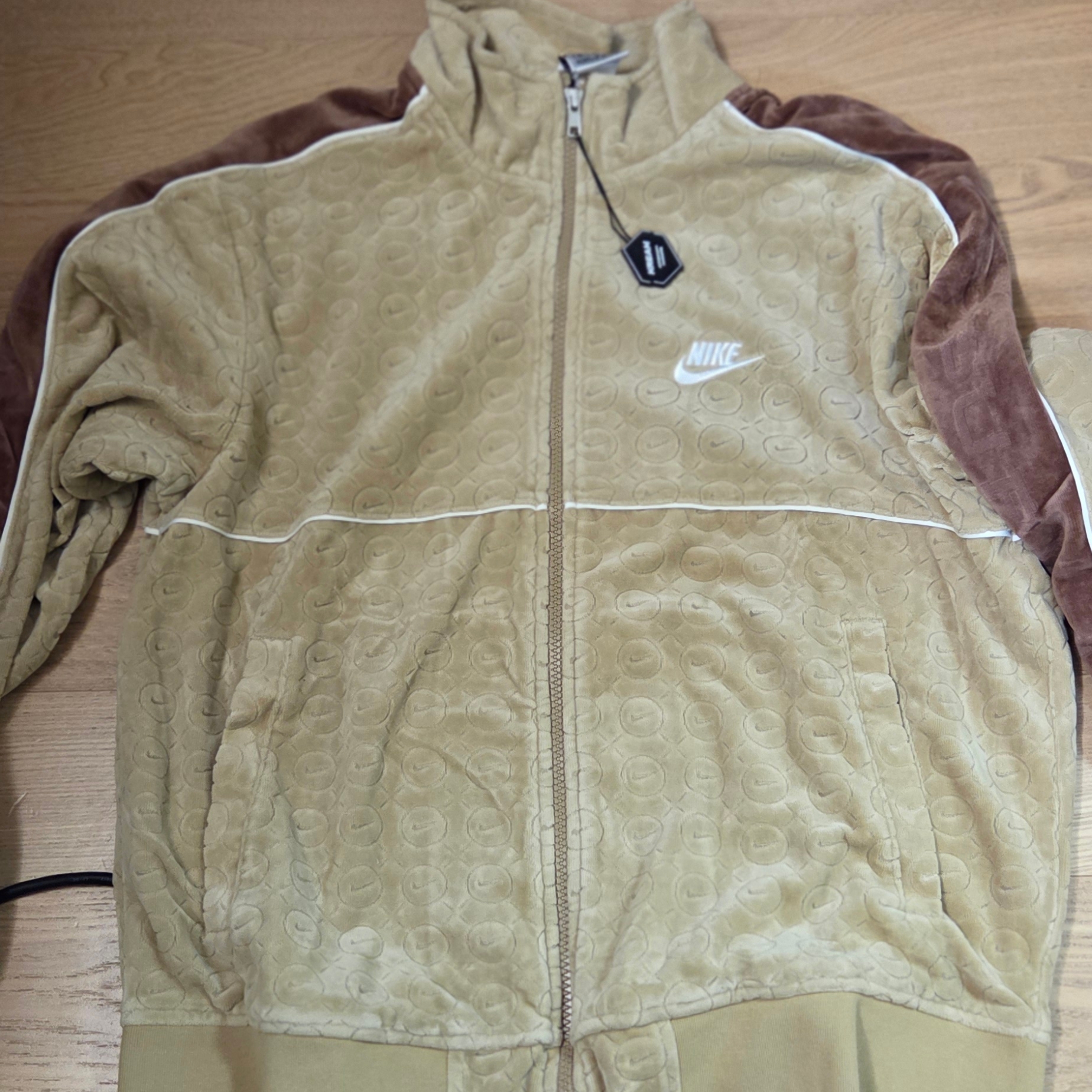 Supreme x Nike Velour Track Jacket Tan - 21SS 착용 스타일 - 2