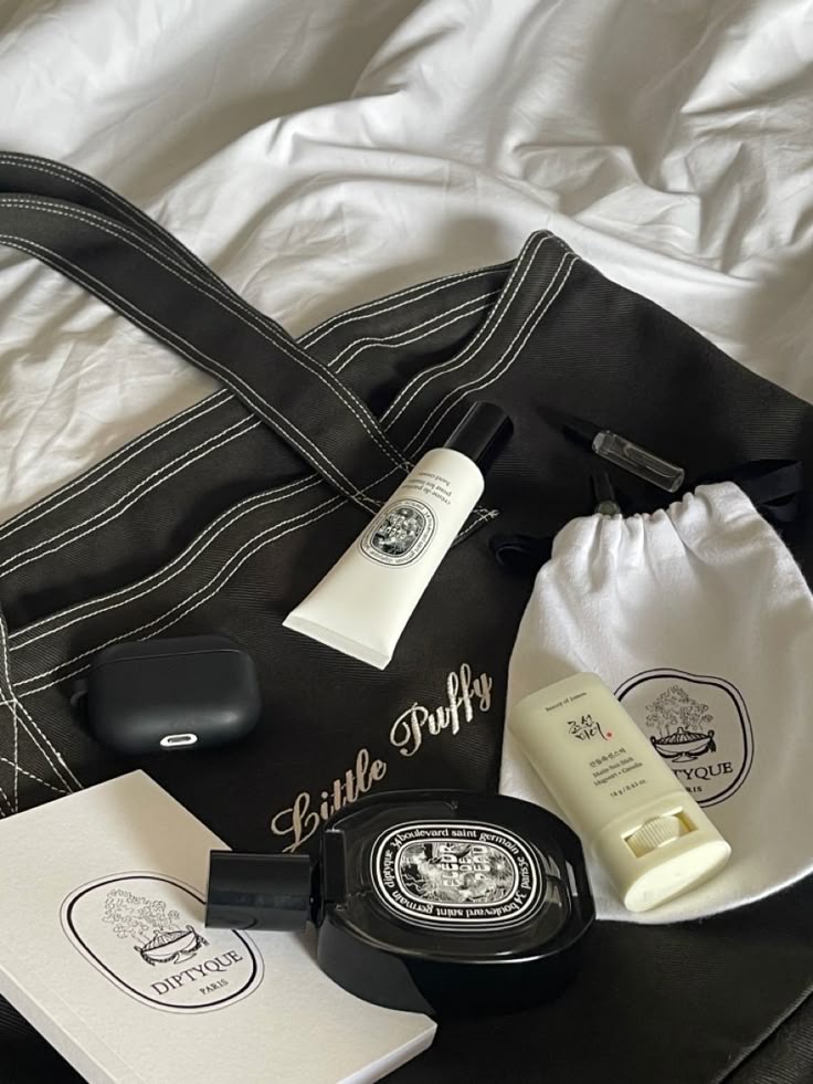 Diptyque Fleur De Peau Eau De Parfum 75ml, Apple Airpods Pro 2nd Gen with MagSafe Charging Case USB C (Korean Ver.) 착용 스타일
