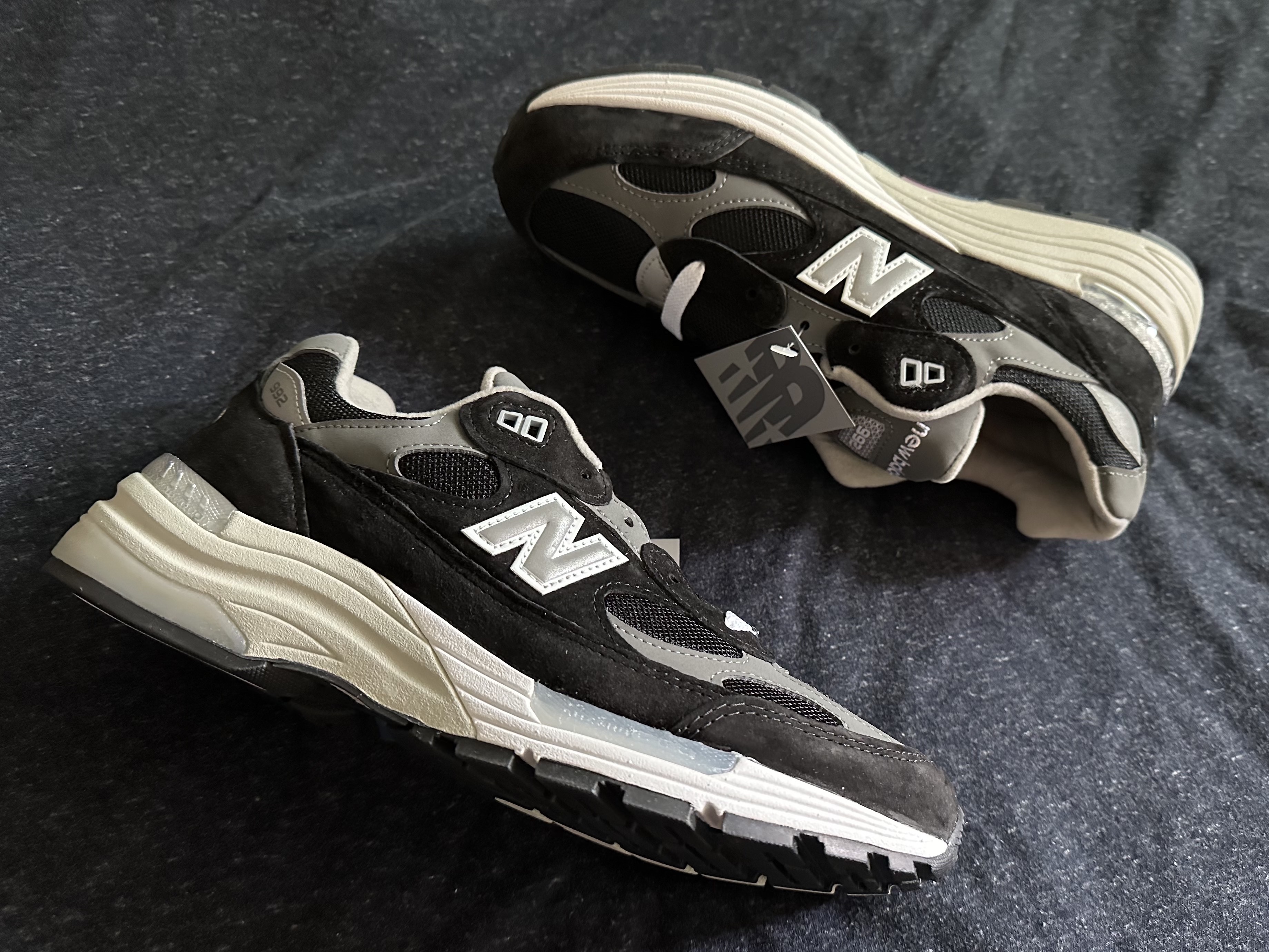 New Balance 992 Made in USA Core Black Grey 착용 스타일