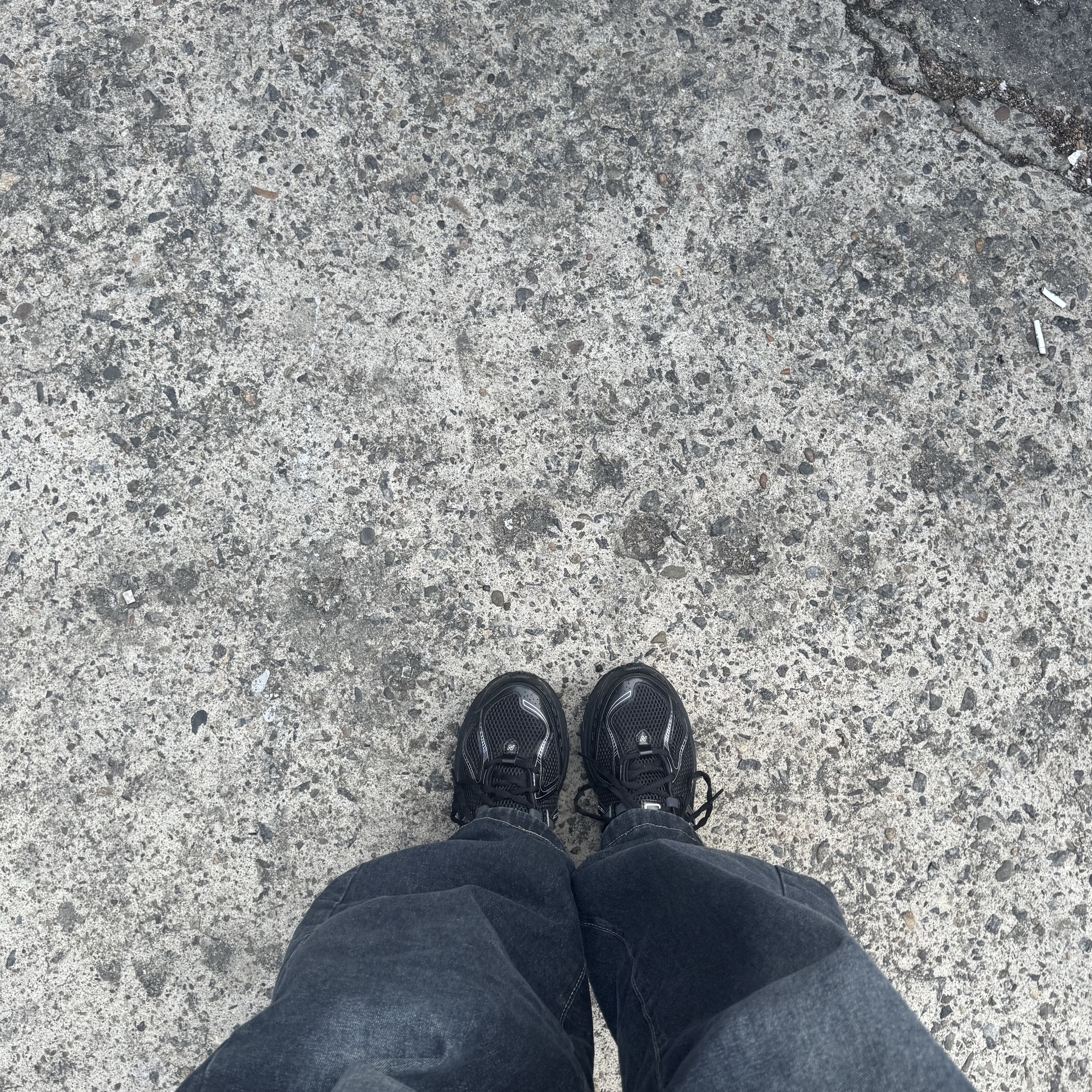 New Balance 1906R Black Silver Metallic 착용 스타일 - 2