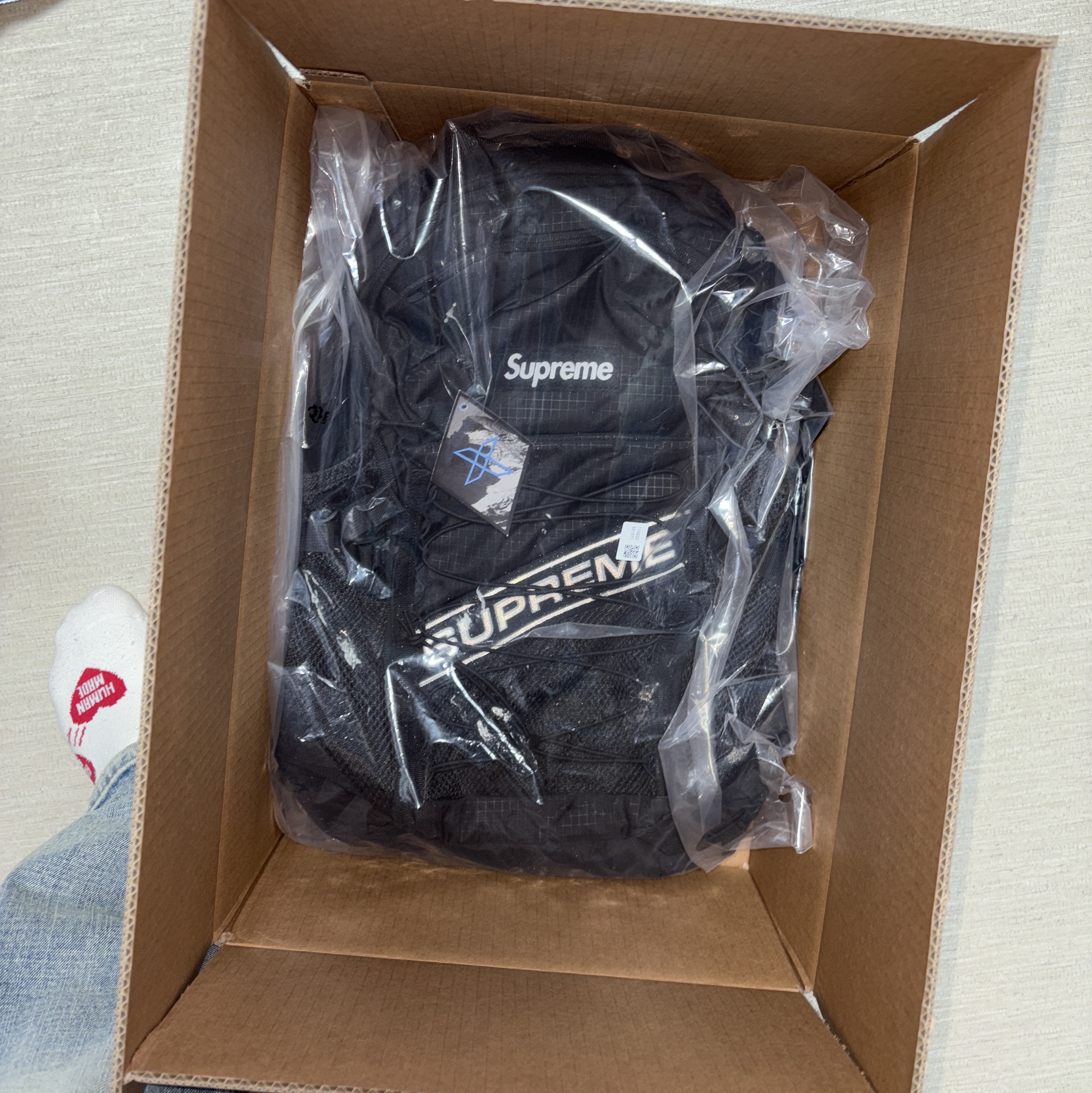 Supreme Backpack Black - 23FW 착용 스타일