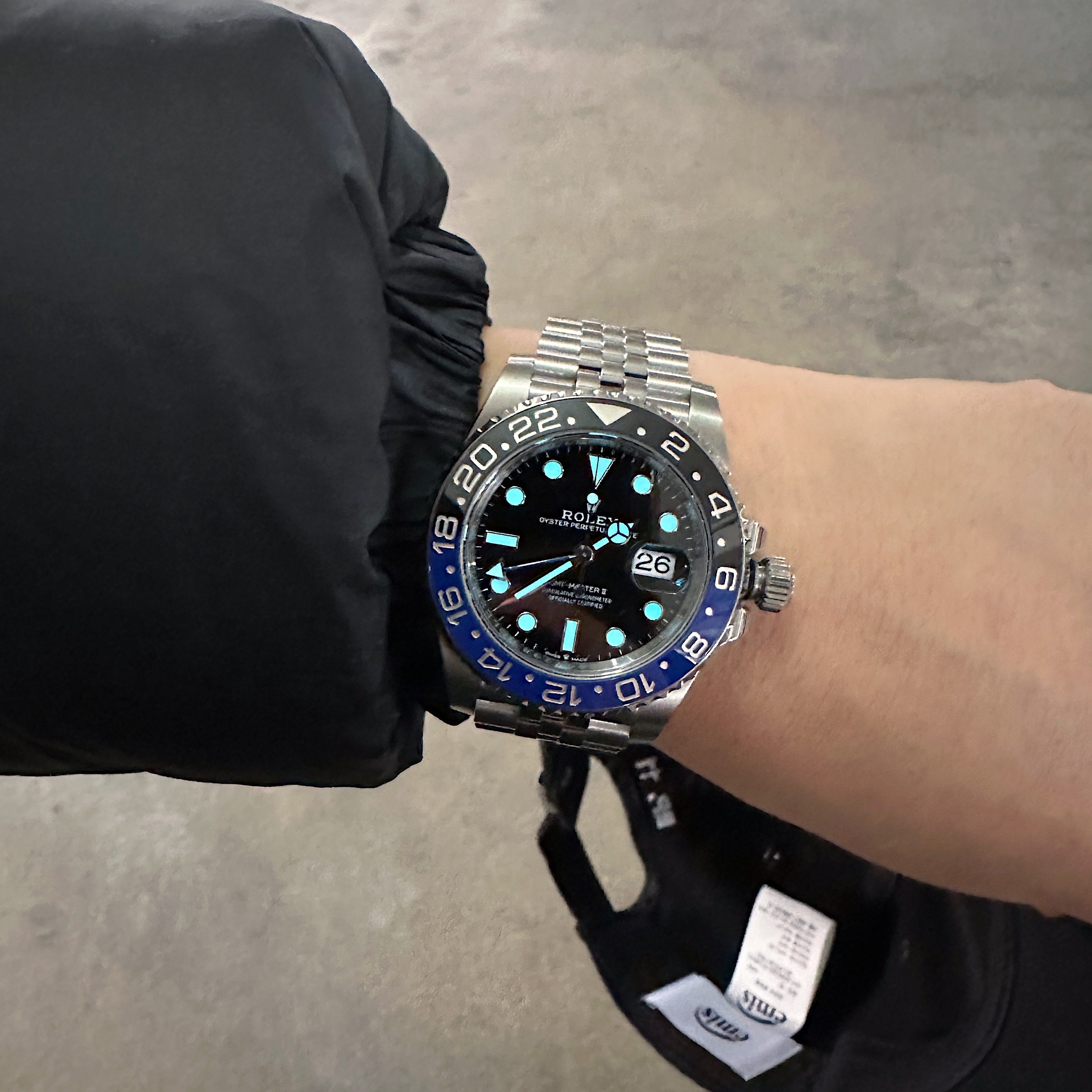 Rolex GMT-Master II 40mm 126710BLNR Black Jubilee 착용 스타일