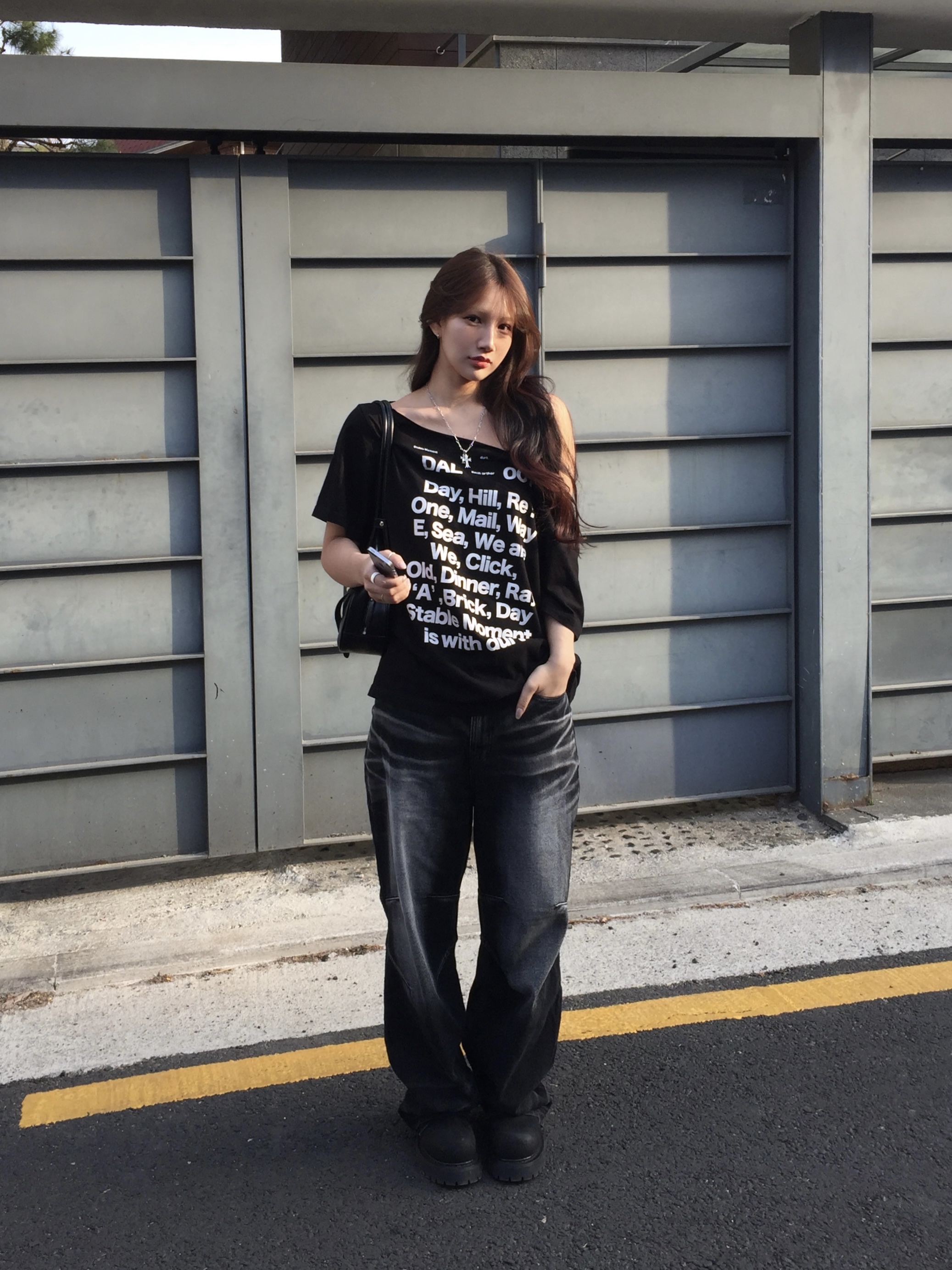 BLR Embossed Wave Washing Wide Denim Pants Black 착용 스타일 - 10