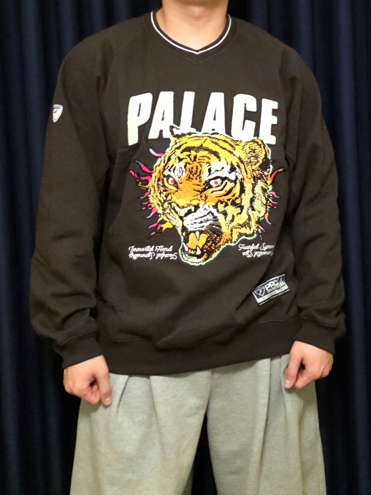 Palace Tora Tora Crew Black - 25SS 착용 스타일