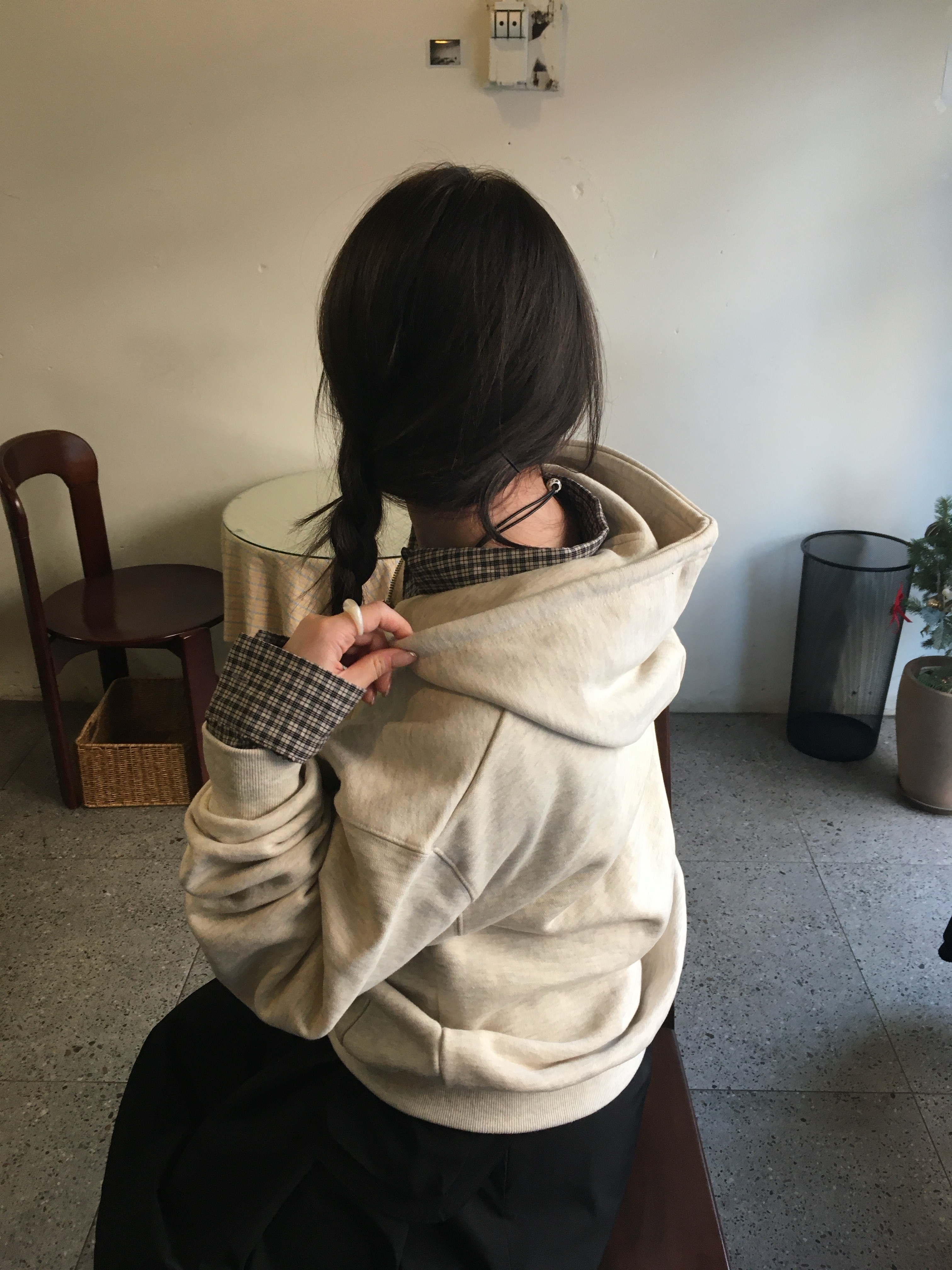 (W) Golden Goose Superstar White Silver Heel Tab Sneakers, Matin Kim Nylon Boston Bag Khaki 착용 스타일 - 8