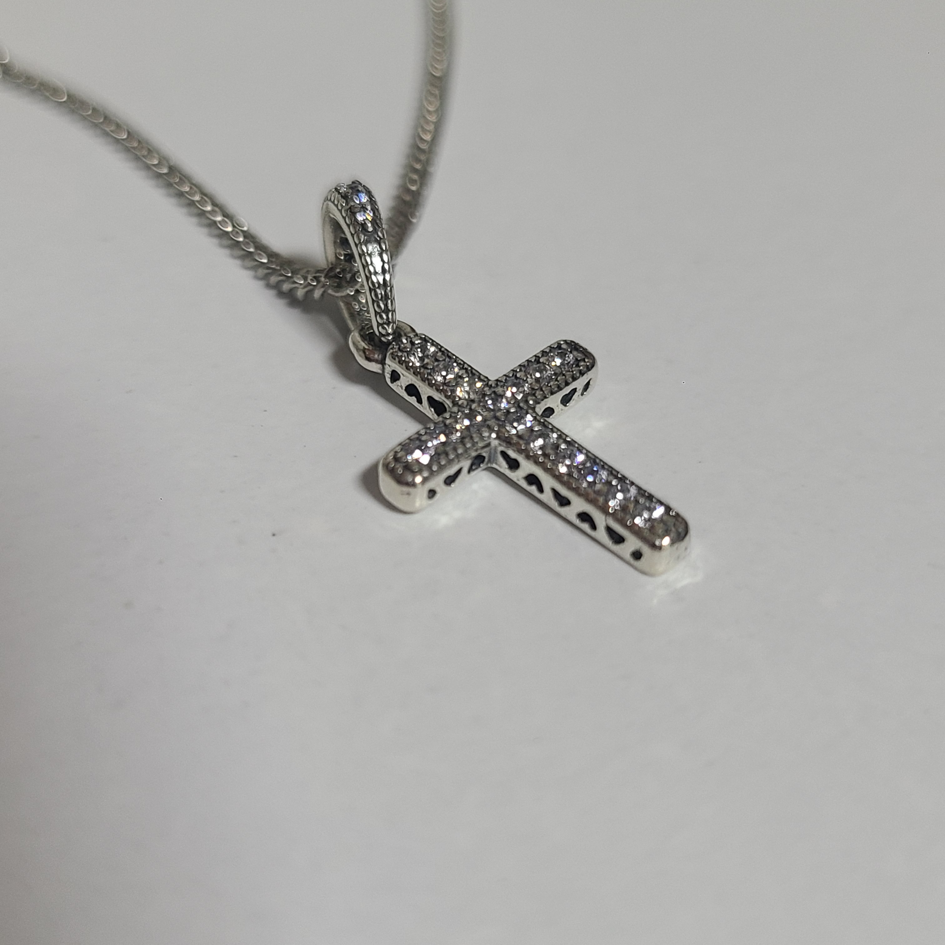 (W) Pandora Sparkling Cross Pendant Sterling Silver Clear 착용 스타일 - 1