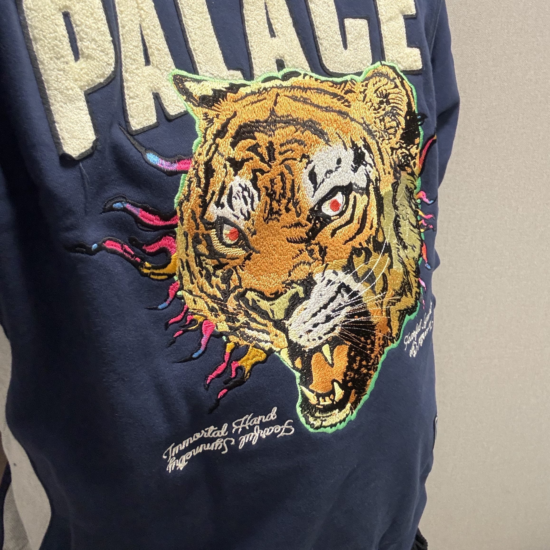Palace Tora Tora Crew Navy - 25SS 착용 스타일