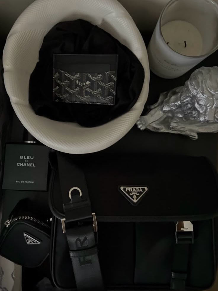 Chanel Bleu De Chanel Eau De Parfum 100ml, Prada Re-Nylon and Saffiano Leather Messenger Bag Black 착용 스타일