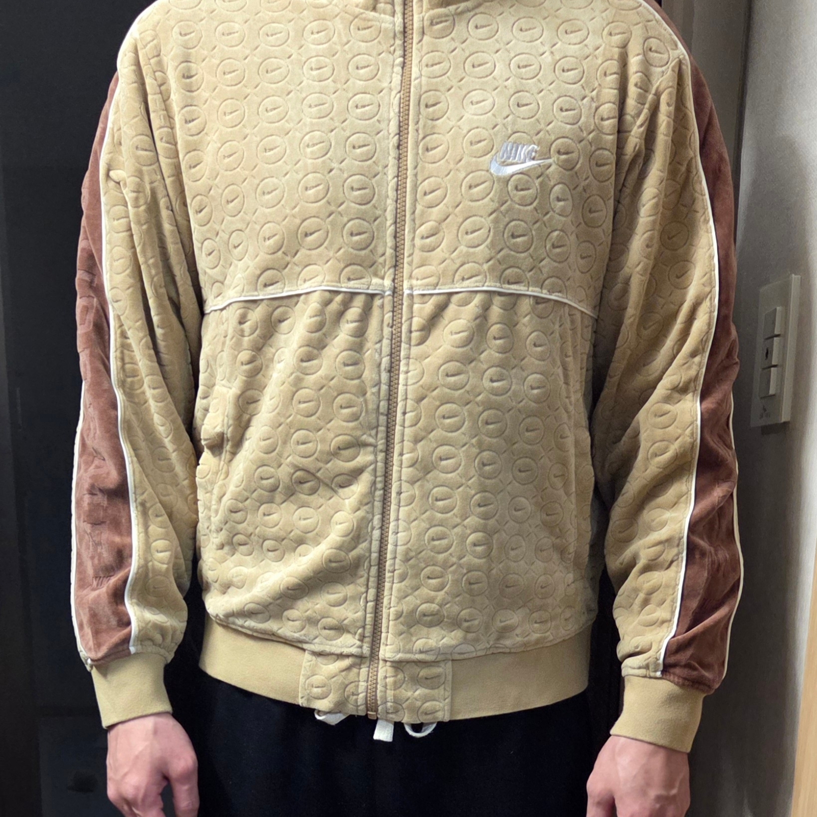 Supreme x Nike Velour Track Jacket Tan - 21SS 착용 스타일 - 3