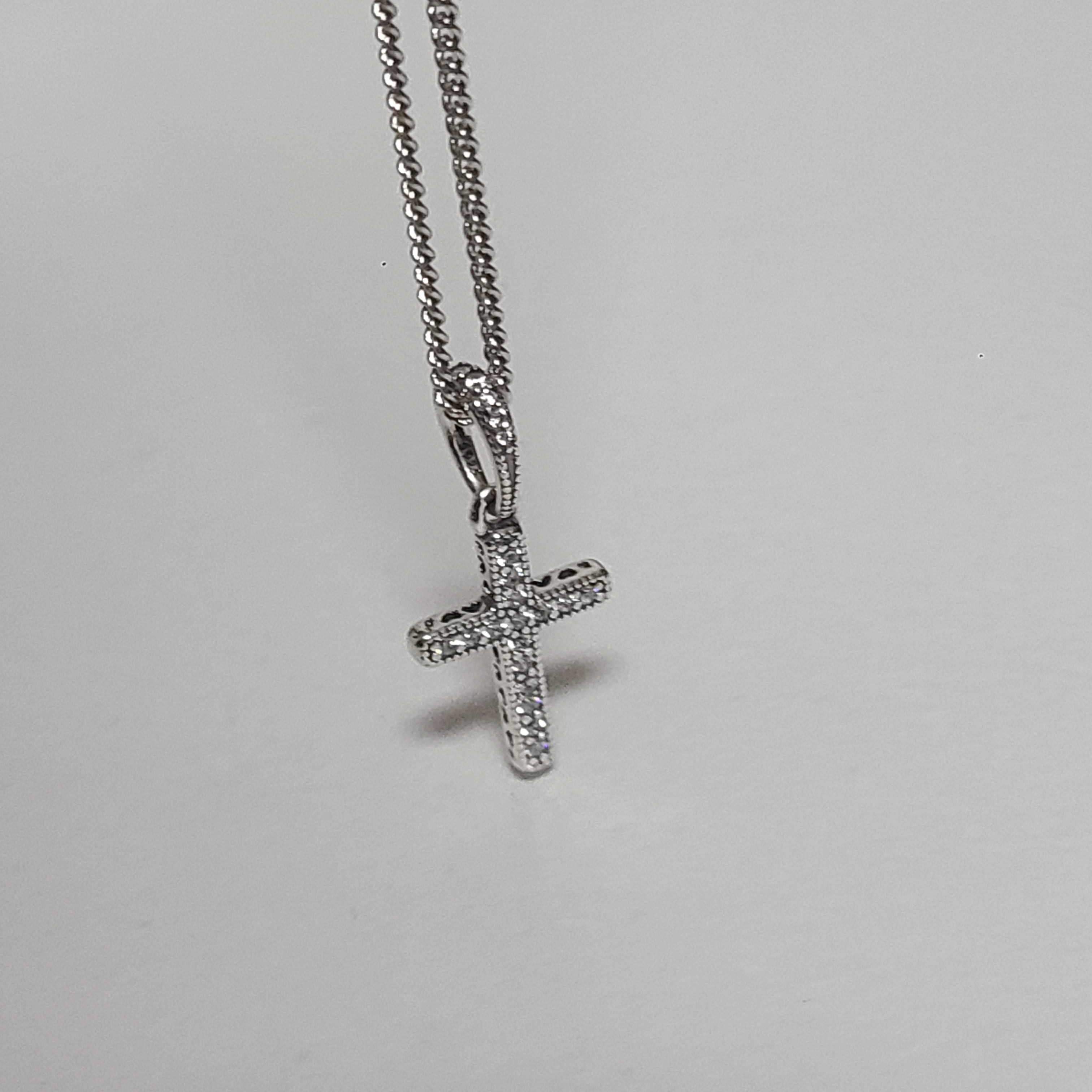 (W) Pandora Sparkling Cross Pendant Sterling Silver Clear 착용 스타일 - 2