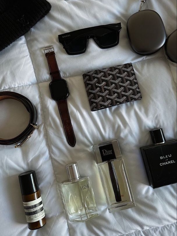 Goyard Insert Victoire Card Holder Black, Gucci Square Frame Sunglasses Black 착용 스타일