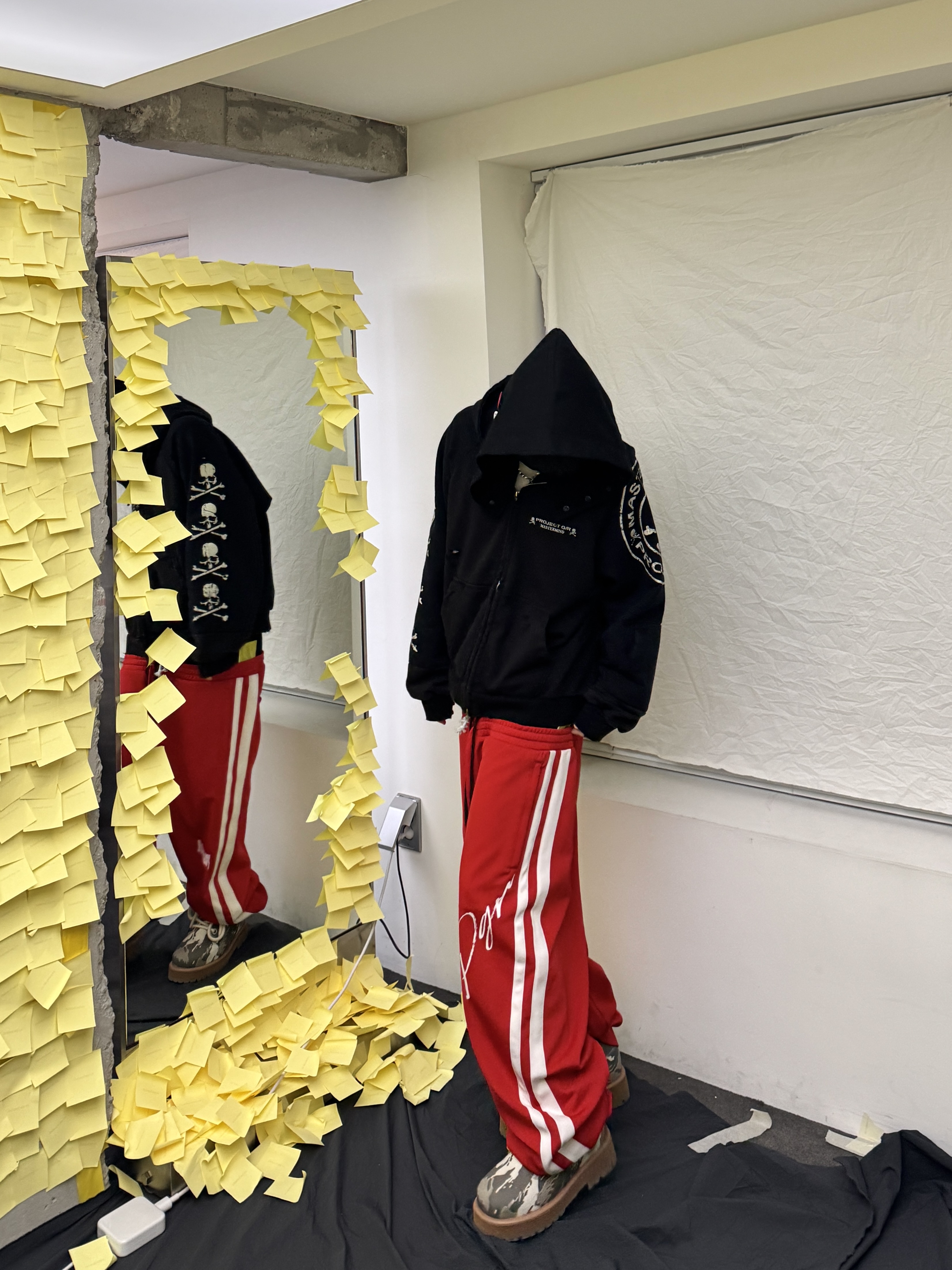 Project G/R x Mastermind Reconstructed Folded Hood Zip Black, Project G/R 3 Layered Track Pants Red 착용 스타일 - 3