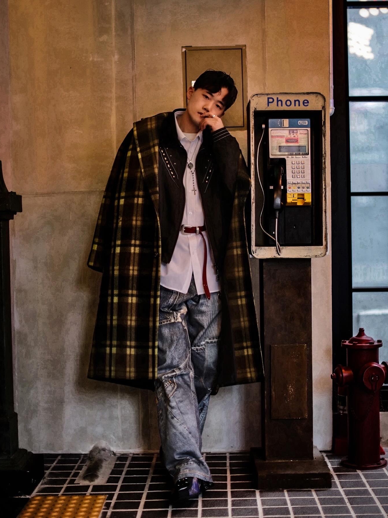 Matin Kim Western Style Belt Red, Nike x Martine Rose Shox MR4 Black Multi 착용 스타일 - 2