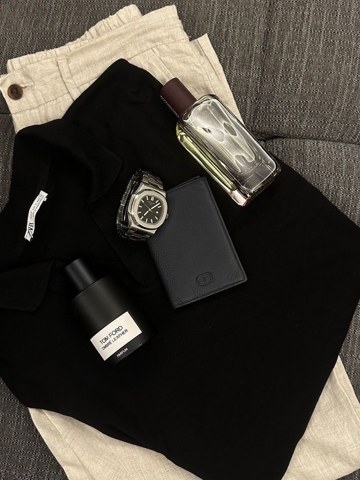 Tom Ford Ombre Leather Eau De Parfum 100ml, Dior Bi Fold Card Holder Black Grained Calfskin CD Icon Signature 착용 스타일