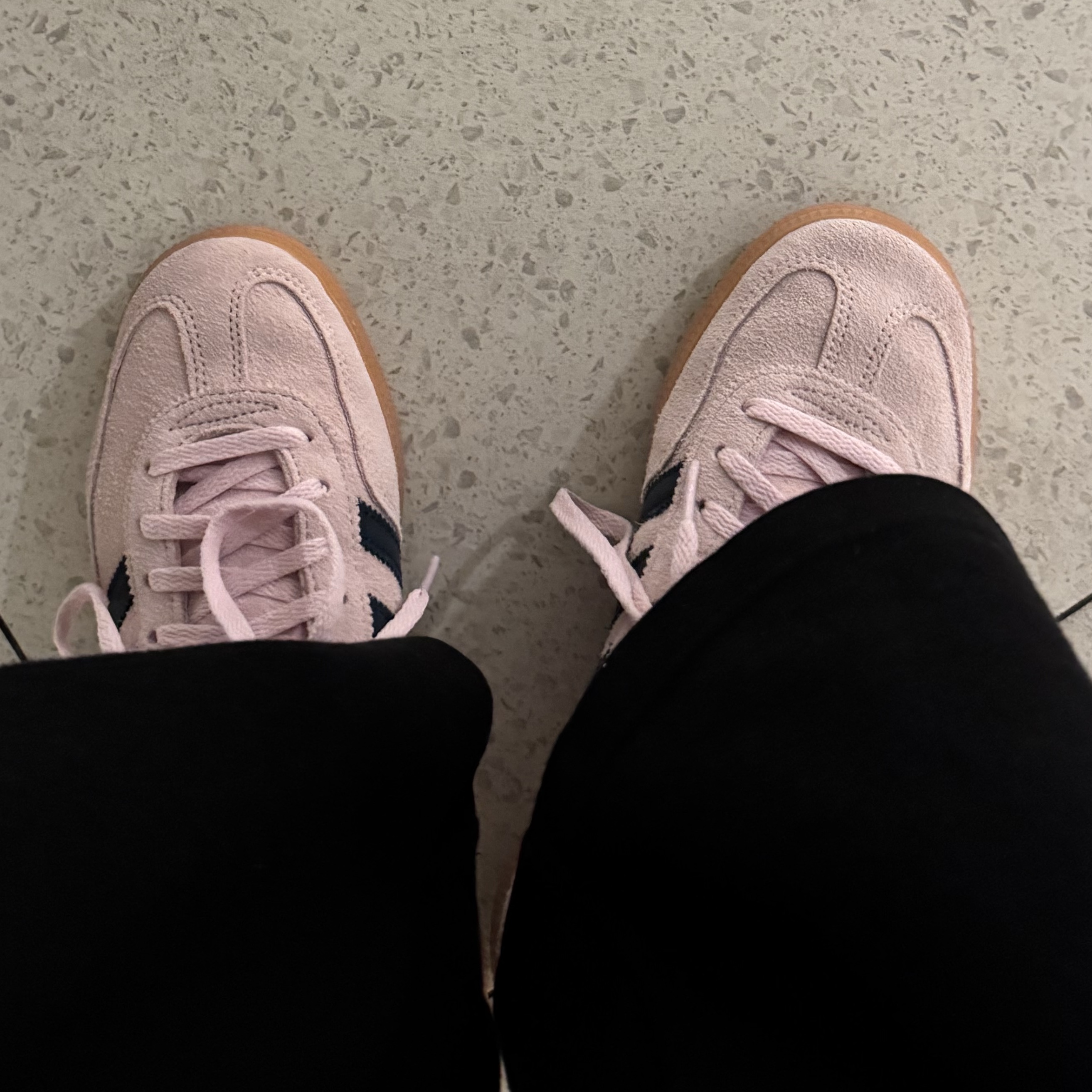 (W) Adidas Spezial Handball Clear Pink 착용 스타일 - 1