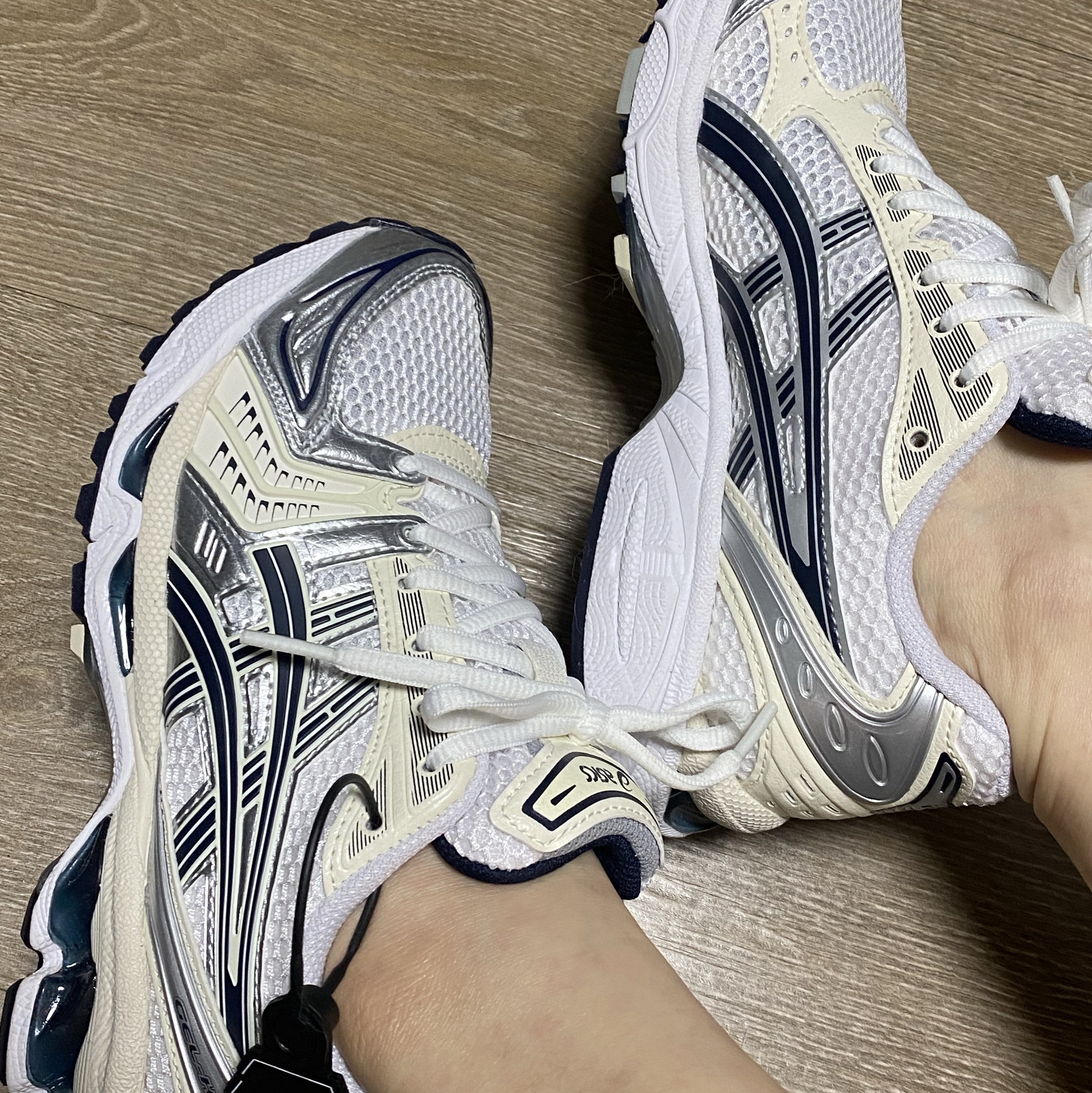 (W) Asics Gel-Kayano 14 White Midnight 착용 스타일 - 3
