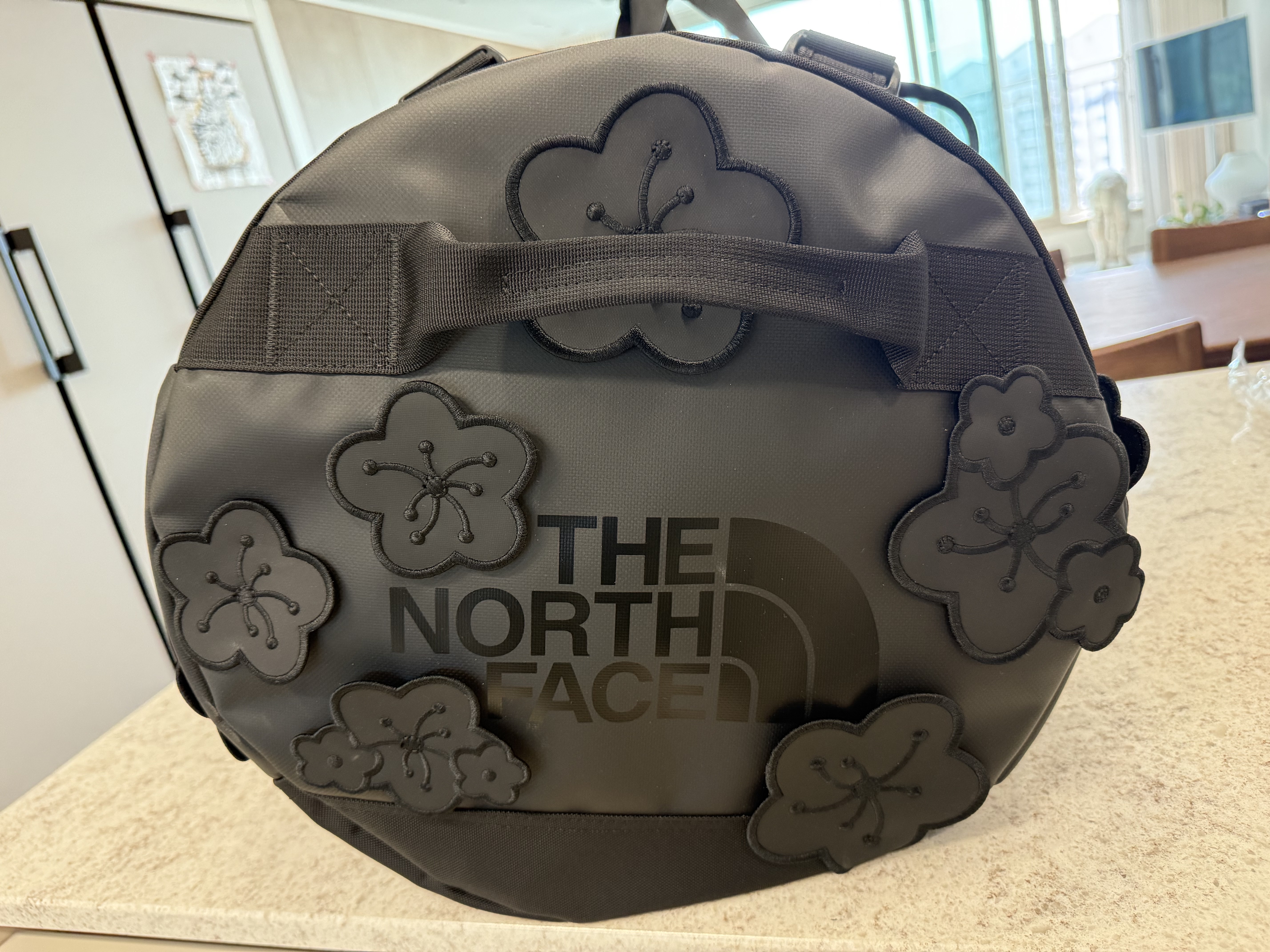 The North Face x Cecilie Bahnsen Base Camp Duffle M Black 착용 스타일 - 2
