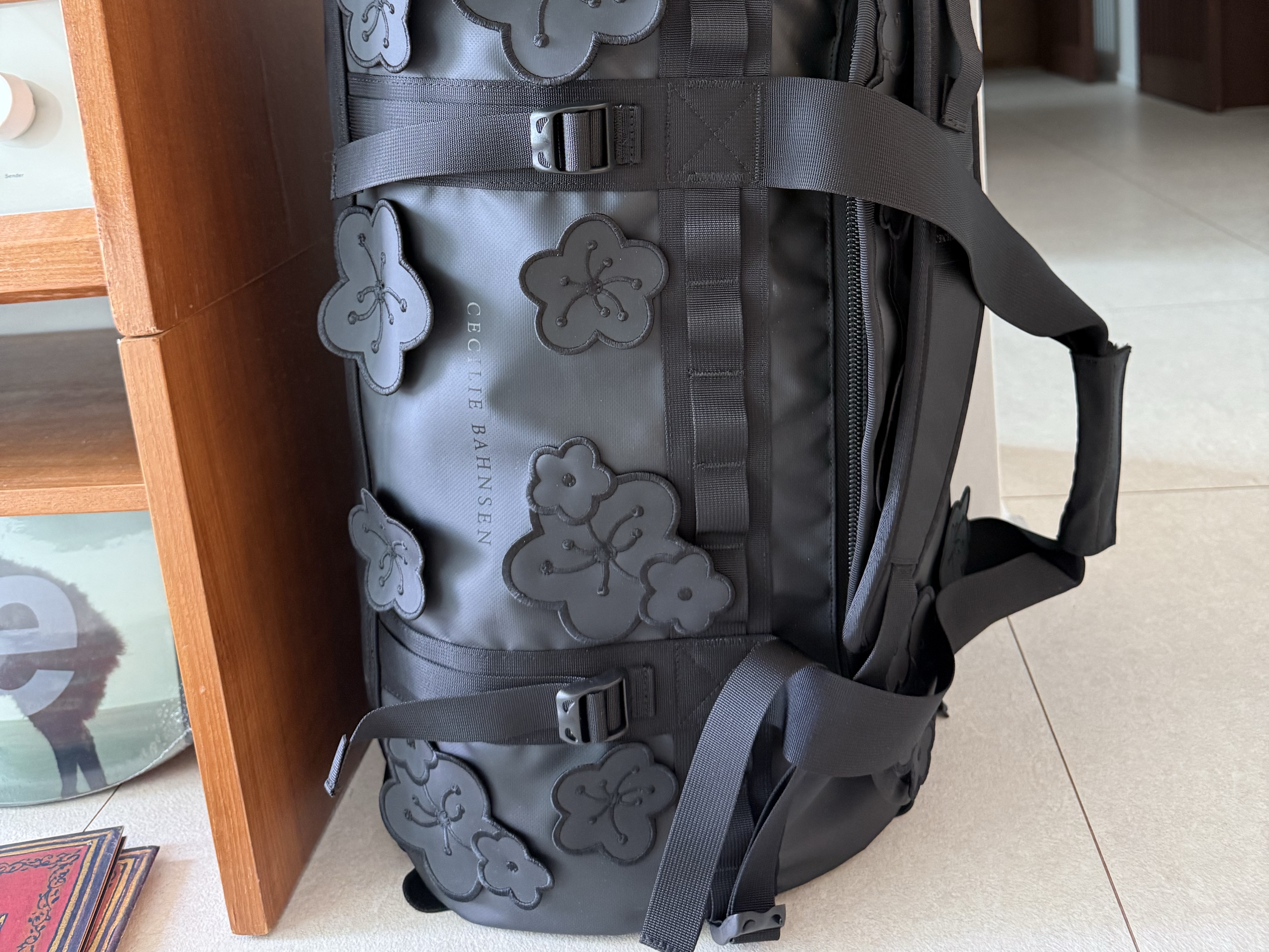 The North Face x Cecilie Bahnsen Base Camp Duffle M Black 착용 스타일 - 7