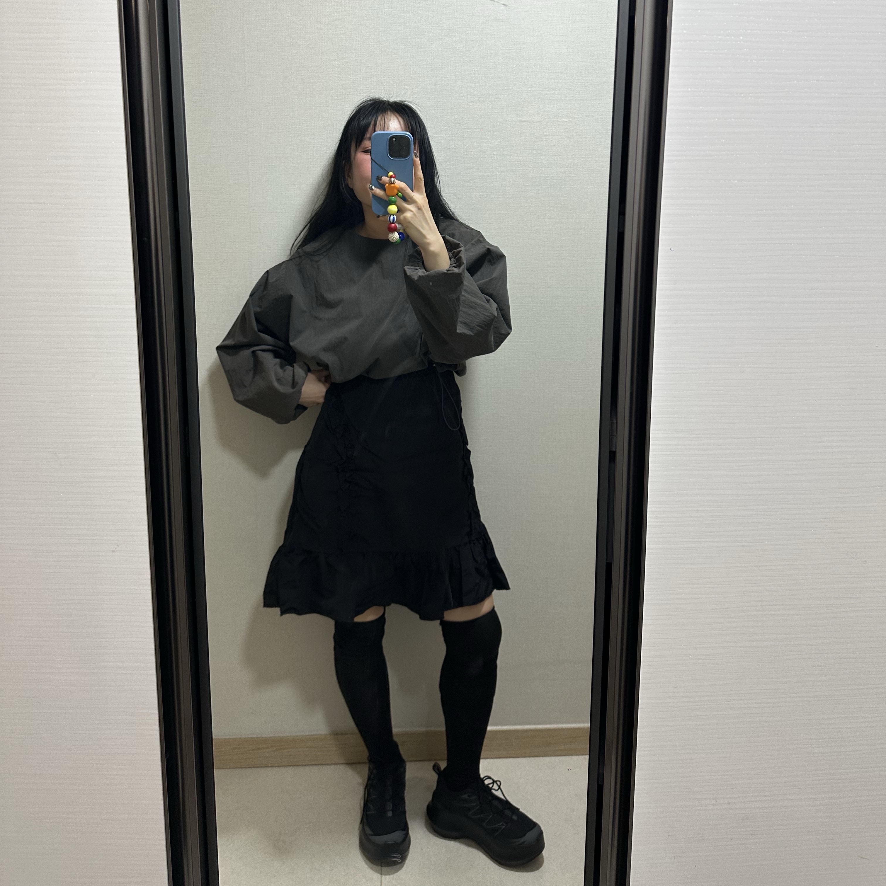 살로몬 x 꼼데가르송 XT-6 익스팬스 플랫폼 블랙 착용 스타일 - 1